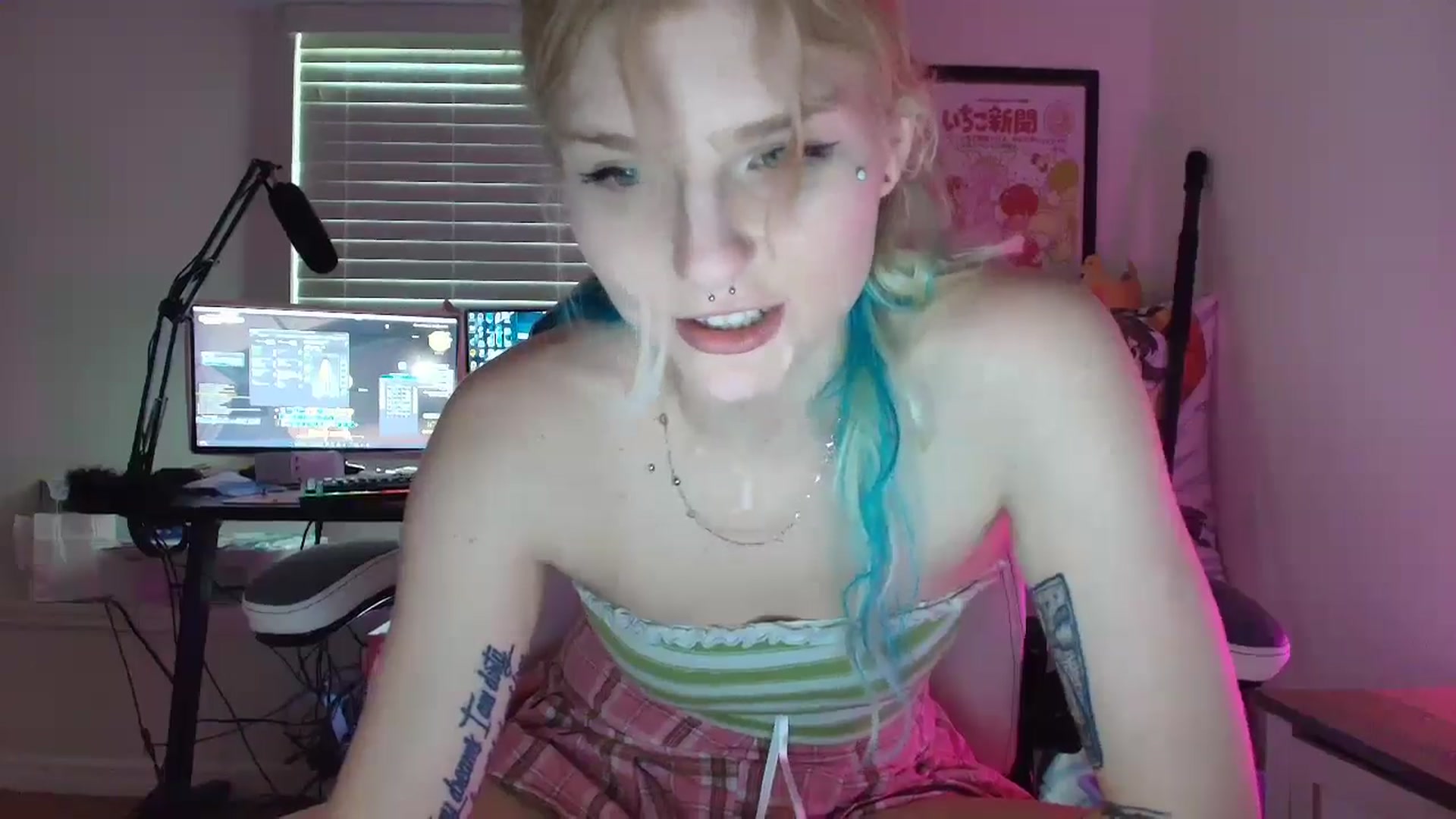 Gallery image thumbnail from DuckChan0's myfreecams stream on, 07/11/2025, 17:08 image 9 of 20