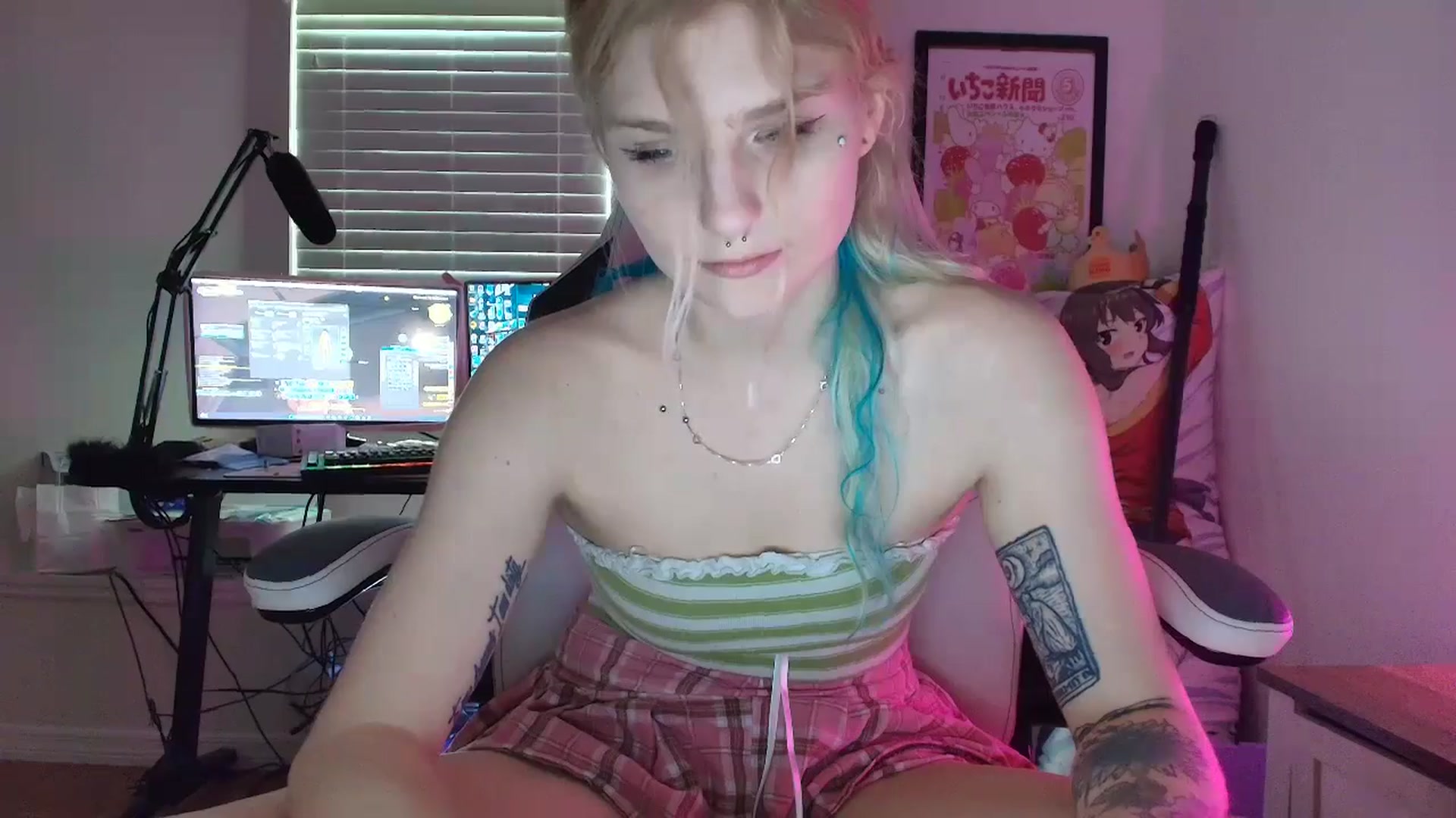 Gallery image thumbnail from DuckChan0's myfreecams stream on, 07/11/2025, 17:08 image 11 of 20