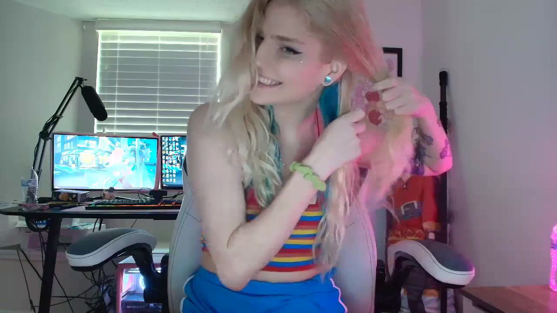 Gallery image thumbnail from DuckChan0's myfreecams stream on, 07/12/2025, 16:23 image 4 of 20