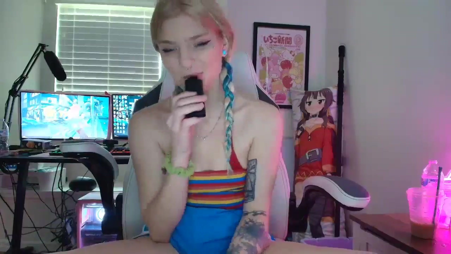 Gallery image thumbnail from DuckChan0's myfreecams stream on, 07/12/2025, 16:23 image 9 of 20