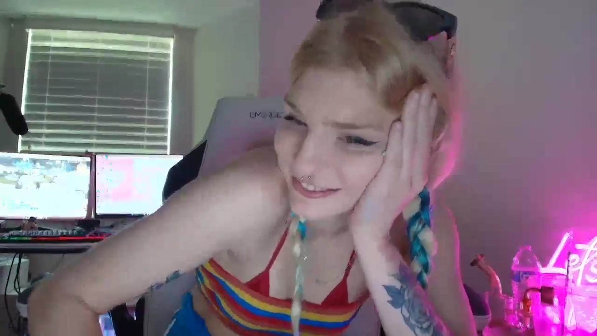 Gallery image thumbnail from DuckChan0's myfreecams stream on, 07/12/2025, 18:18 image 12 of 20