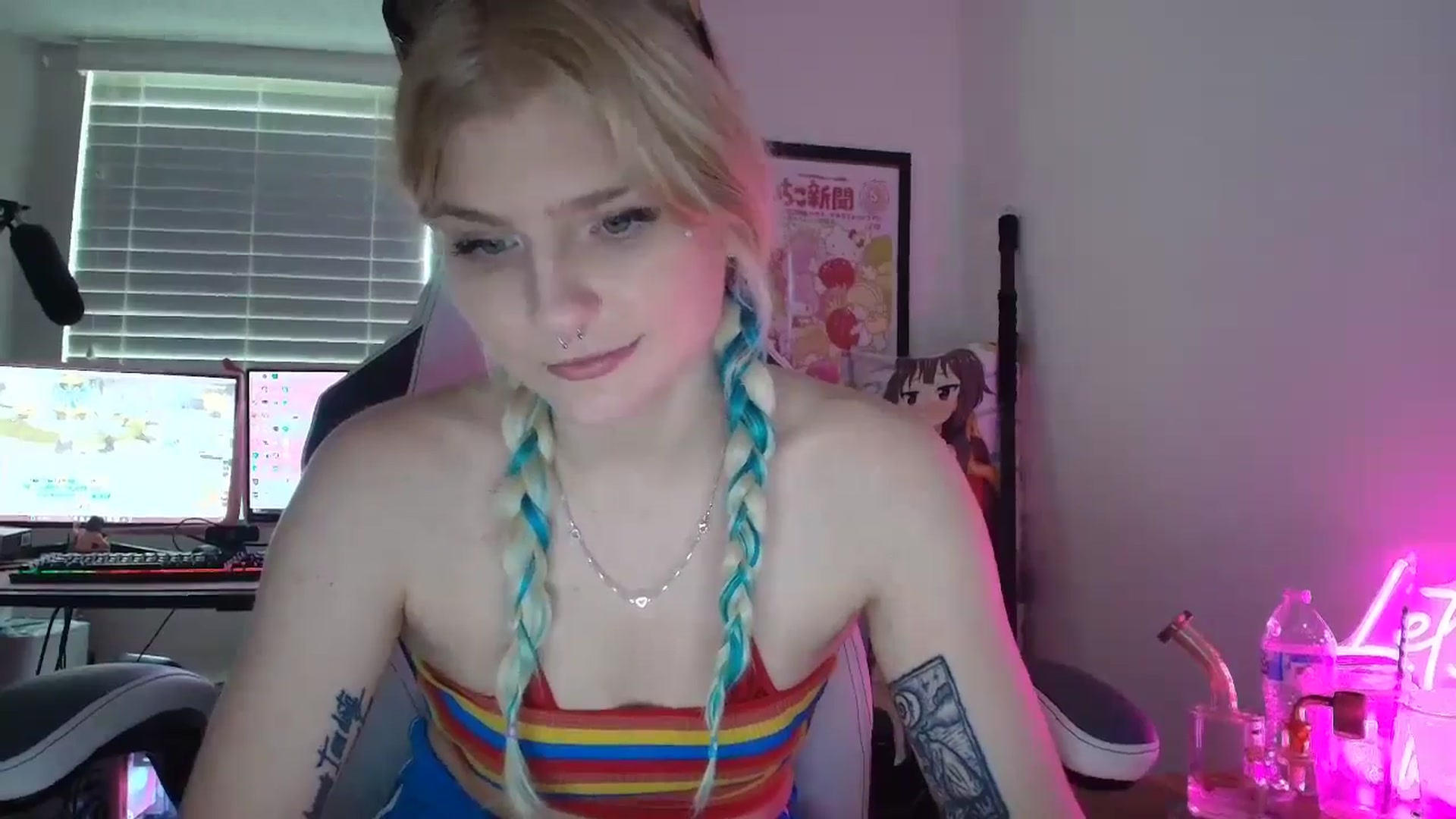 Gallery image thumbnail from DuckChan0's myfreecams stream on, 07/12/2025, 18:18 image 18 of 20