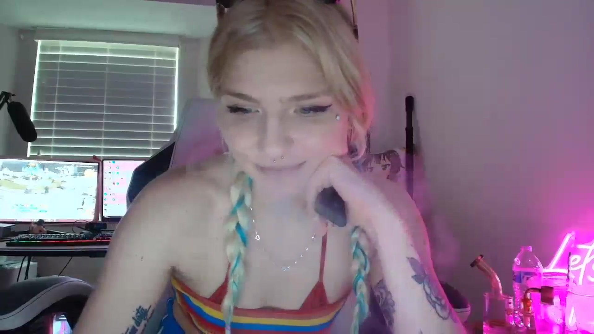 Gallery image thumbnail from DuckChan0's myfreecams stream on, 07/12/2025, 18:18 image 16 of 20