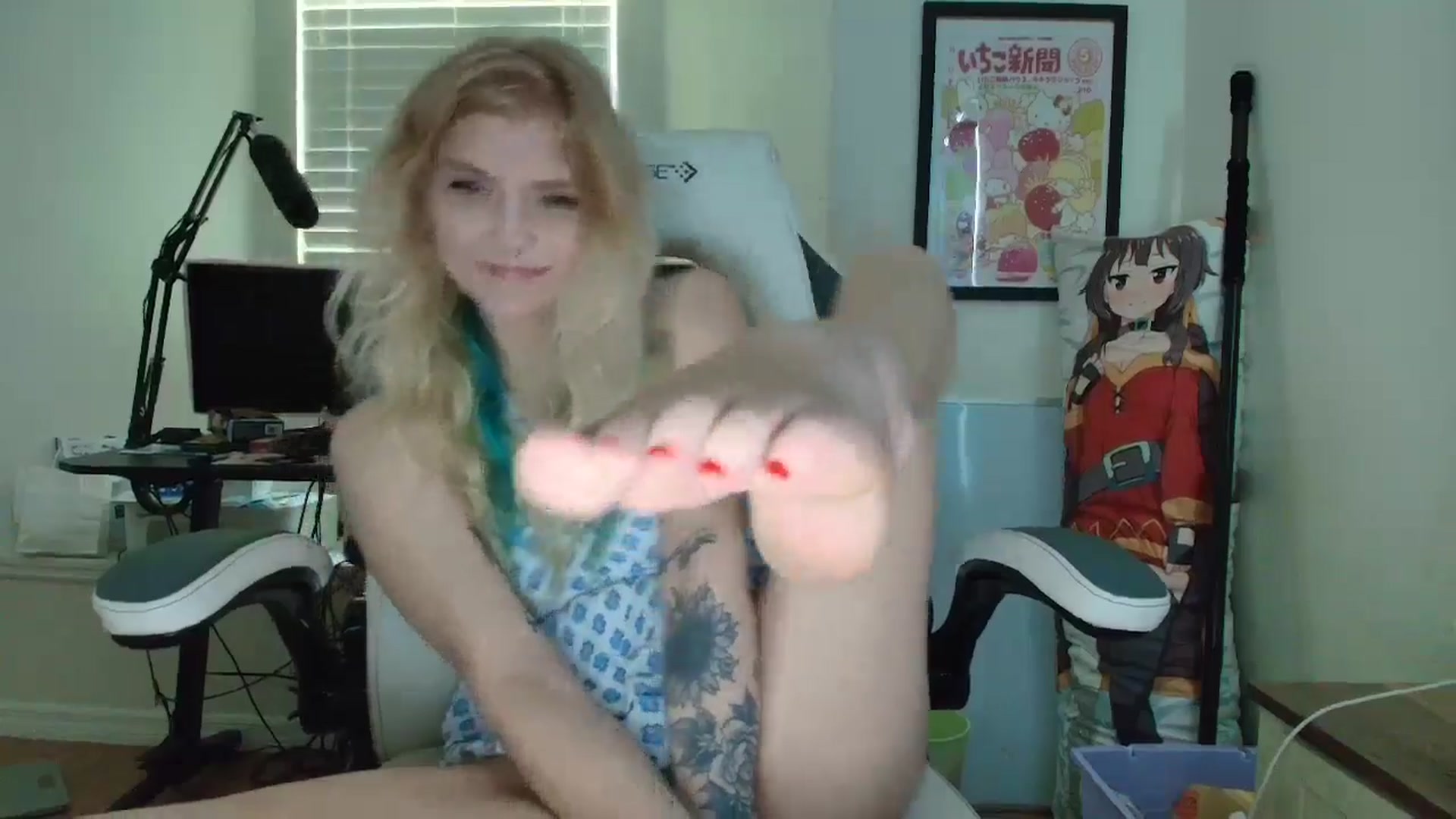 Gallery image thumbnail from DuckChan0's myfreecams stream on, 07/13/2025, 15:28 image 11 of 20