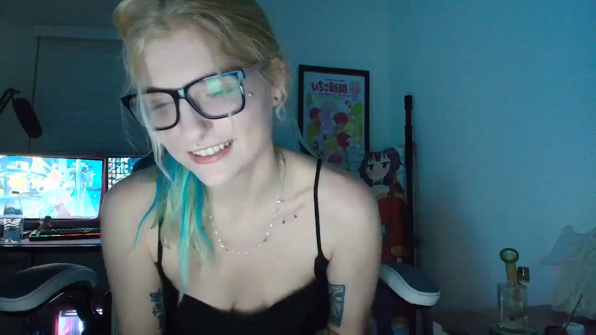 Gallery image thumbnail from DuckChan0's myfreecams stream on, 07/14/2025, 01:05 image 15 of 20