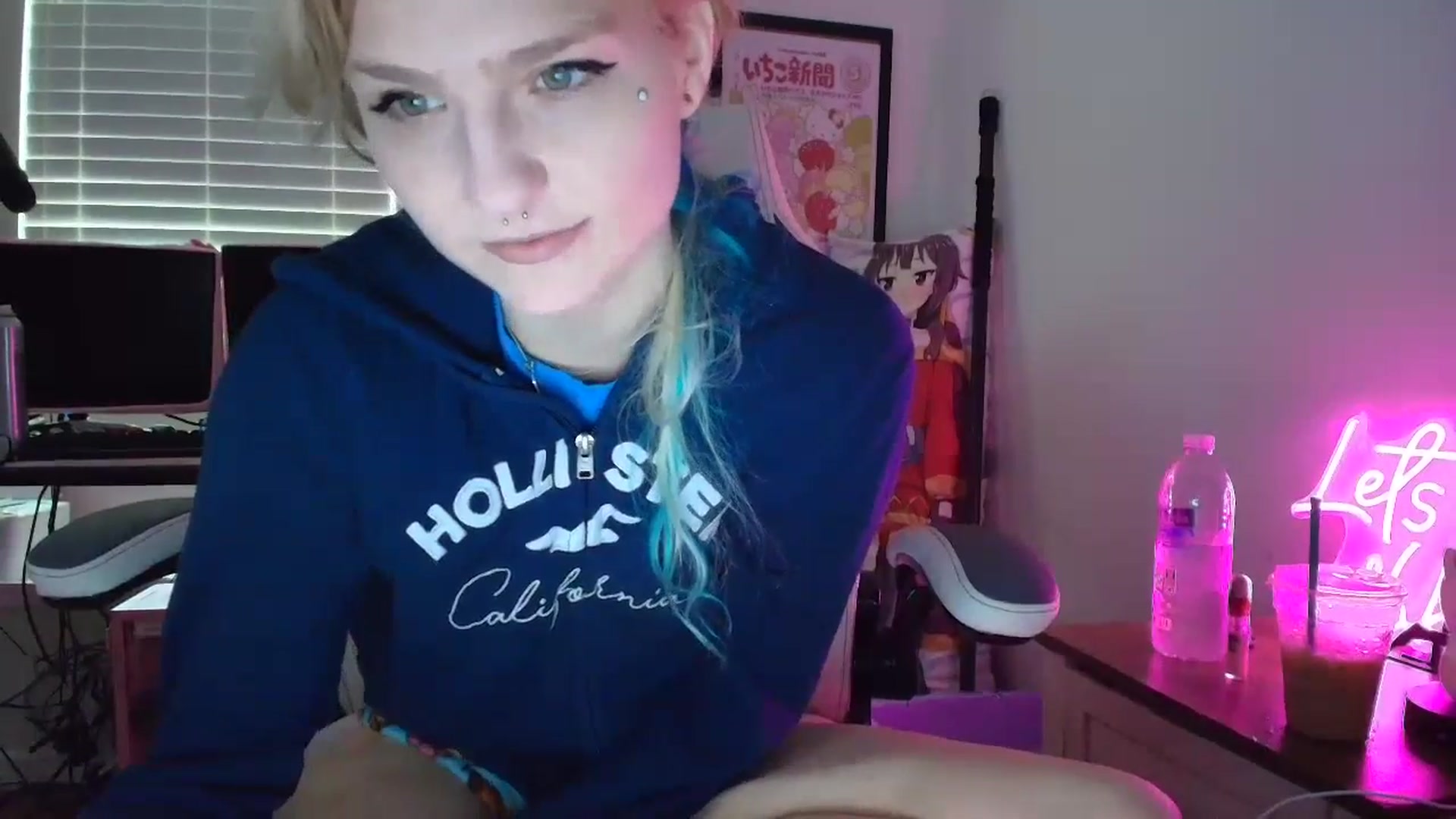 Gallery image thumbnail from DuckChan0's myfreecams stream on, 07/15/2025, 14:10 image 5 of 20