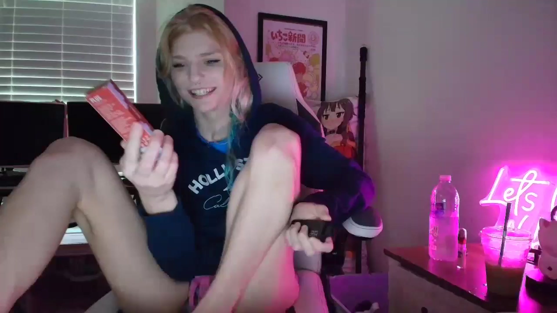 Gallery image thumbnail from DuckChan0's myfreecams stream on, 07/15/2025, 14:10 image 9 of 20