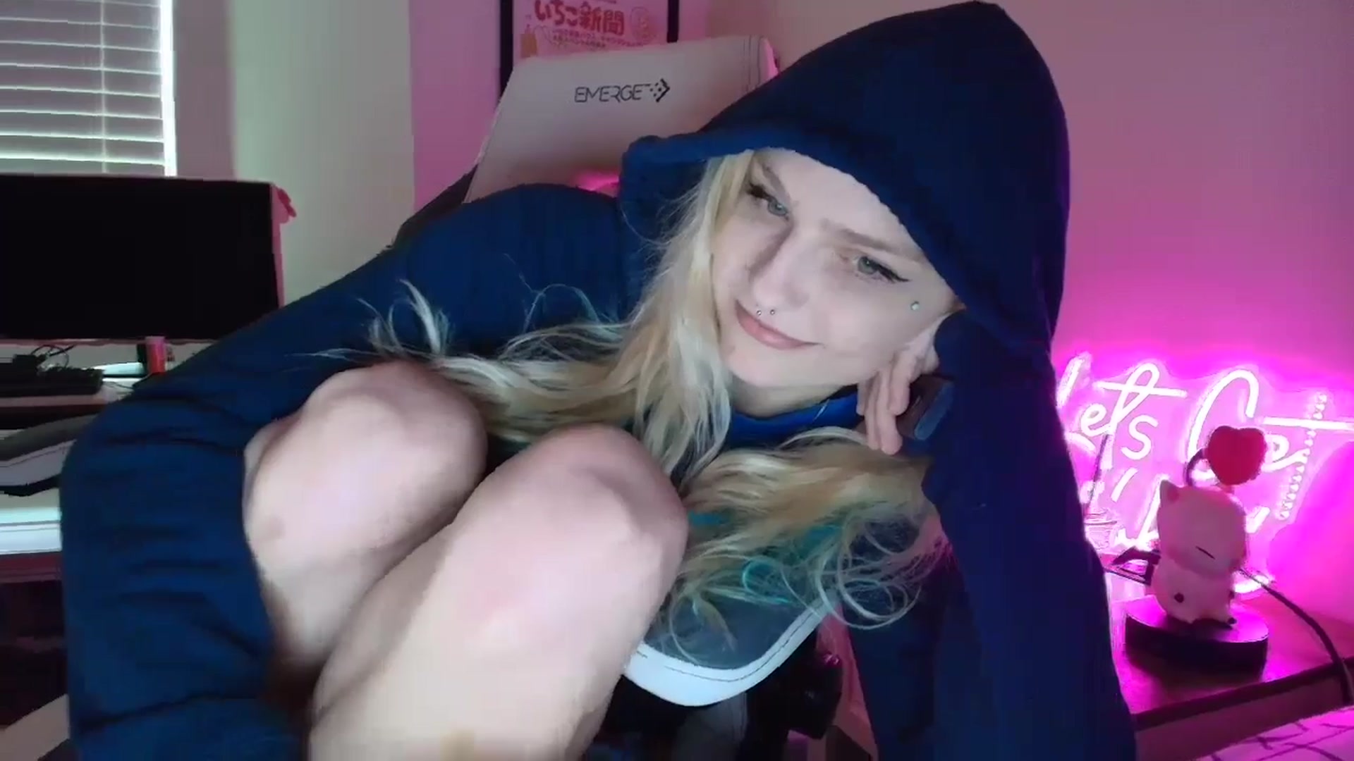 Gallery image thumbnail from DuckChan0's myfreecams stream on, 07/15/2025, 14:10 image 14 of 20
