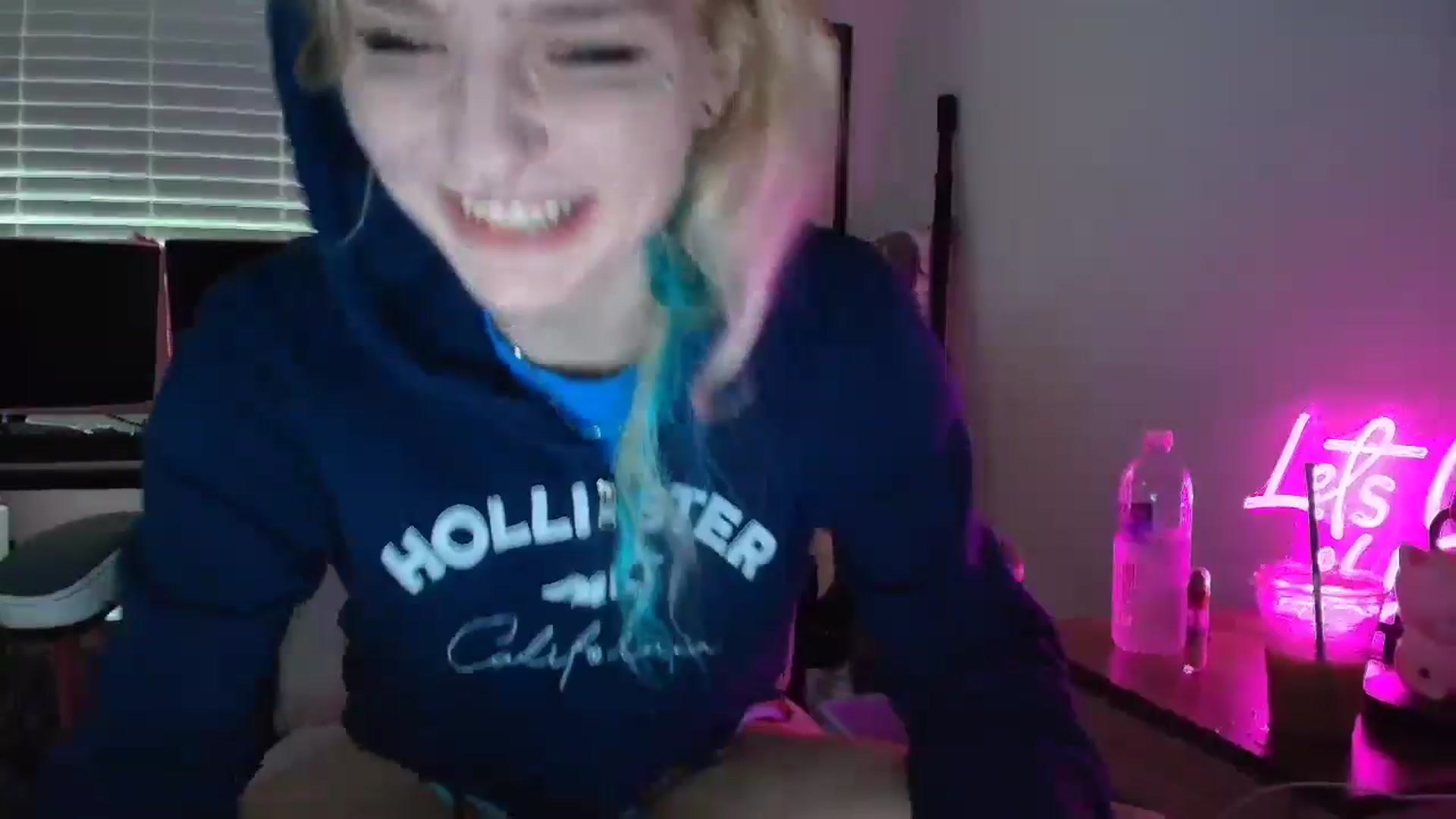 Gallery image thumbnail from DuckChan0's myfreecams stream on, 07/15/2025, 14:10 image 8 of 20