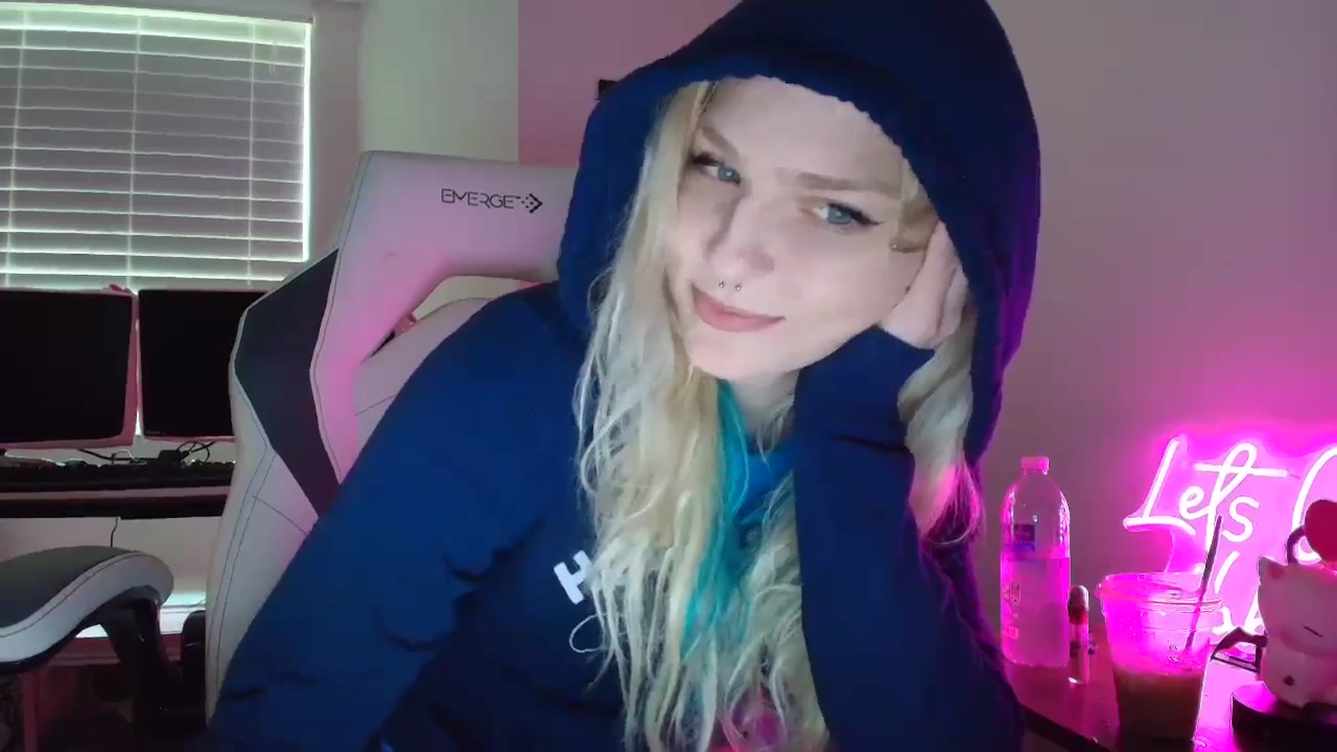 Gallery image thumbnail from DuckChan0's myfreecams stream on, 07/15/2025, 14:10 image 12 of 20