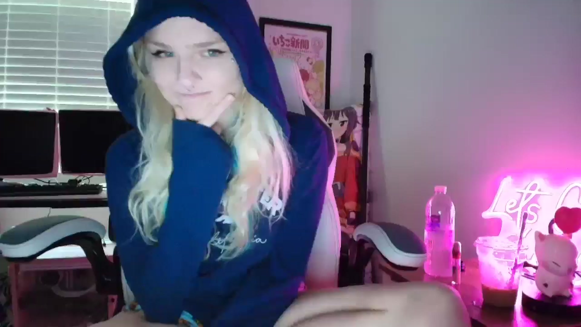 Gallery image thumbnail from DuckChan0's myfreecams stream on, 07/15/2025, 14:10 image 16 of 20
