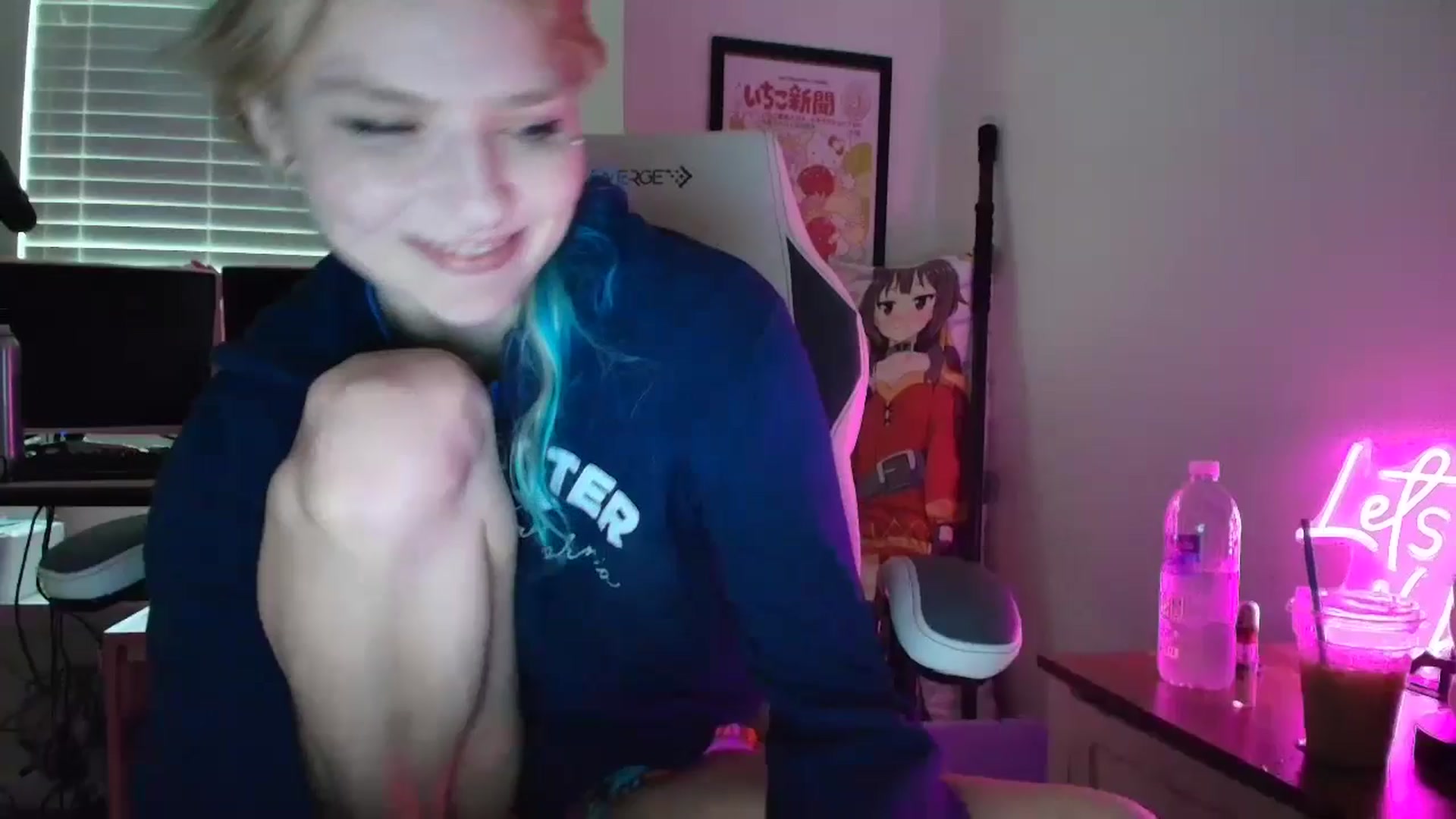 Gallery image thumbnail from DuckChan0's myfreecams stream on, 07/15/2025, 14:10 image 4 of 20
