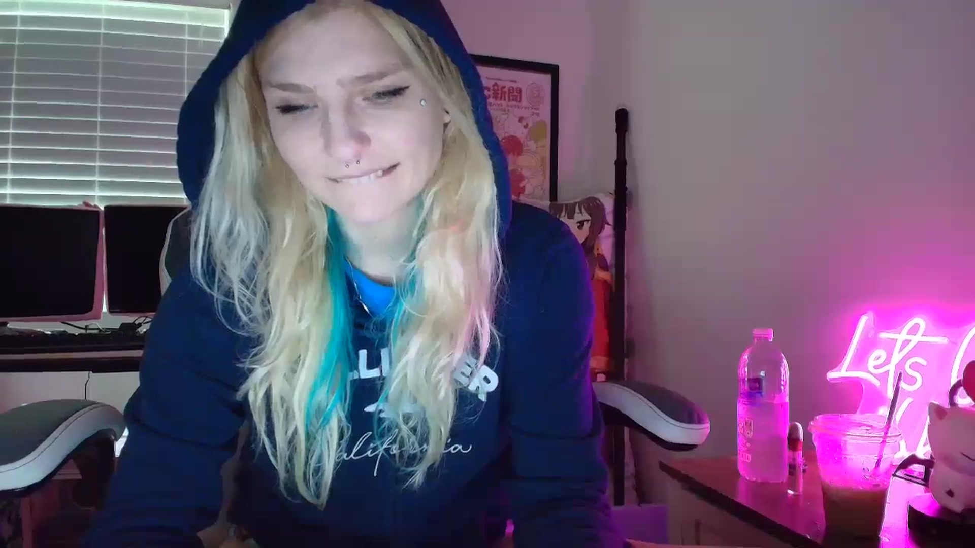 Gallery image thumbnail from DuckChan0's myfreecams stream on, 07/15/2025, 14:10 image 11 of 20