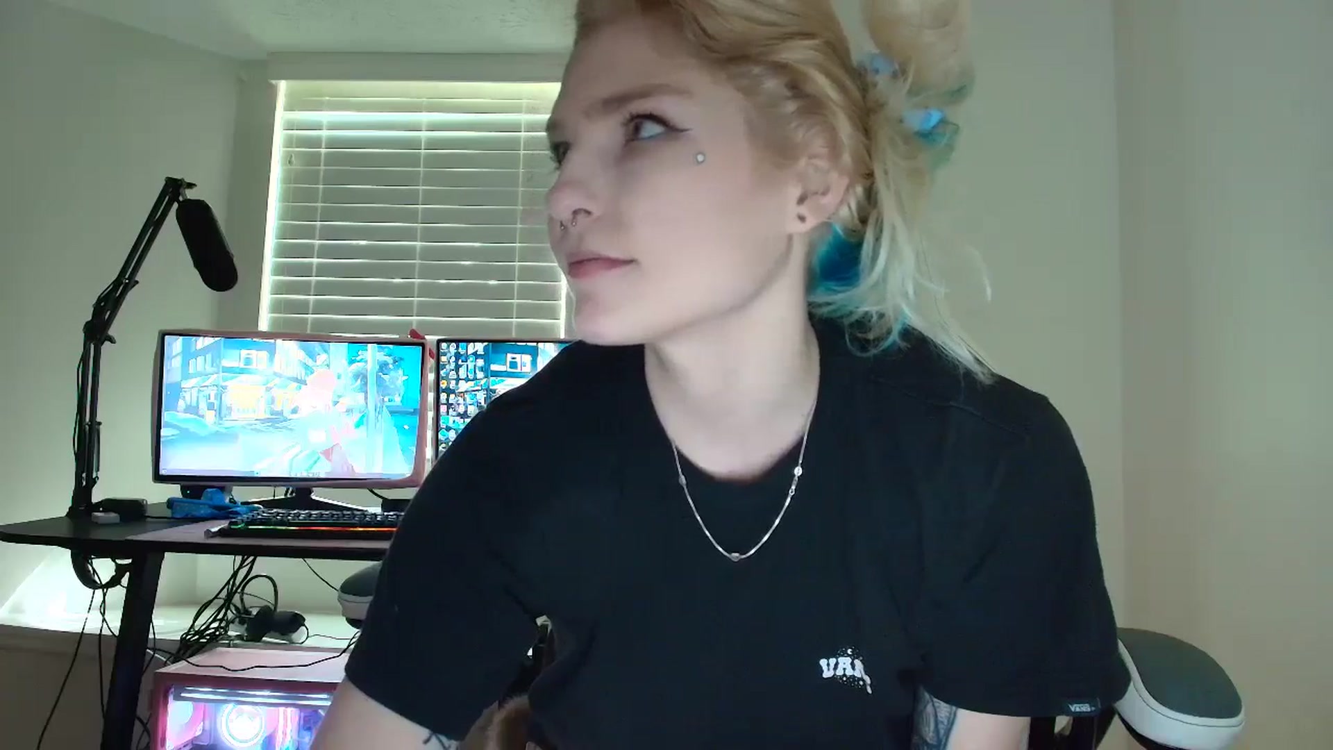 Gallery image thumbnail from DuckChan0's myfreecams stream on, 07/18/2025, 15:15 image 5 of 20