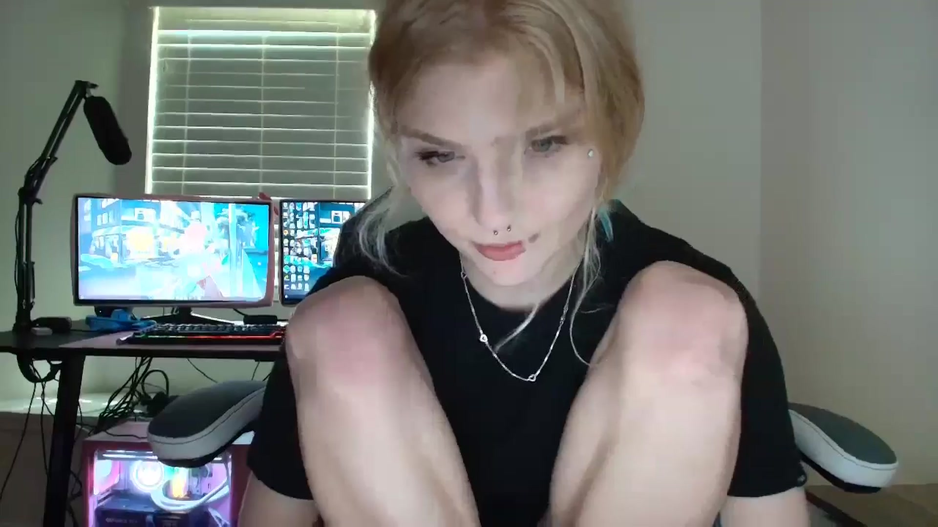 Gallery image thumbnail from DuckChan0's myfreecams stream on, 07/18/2025, 15:15 image 12 of 20