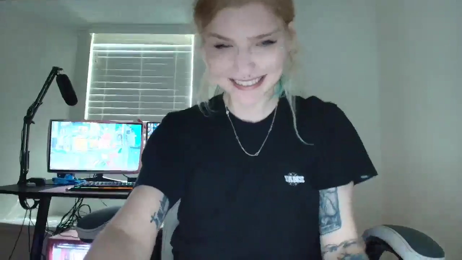 Gallery image thumbnail from DuckChan0's myfreecams stream on, 07/18/2025, 15:15 image 7 of 20