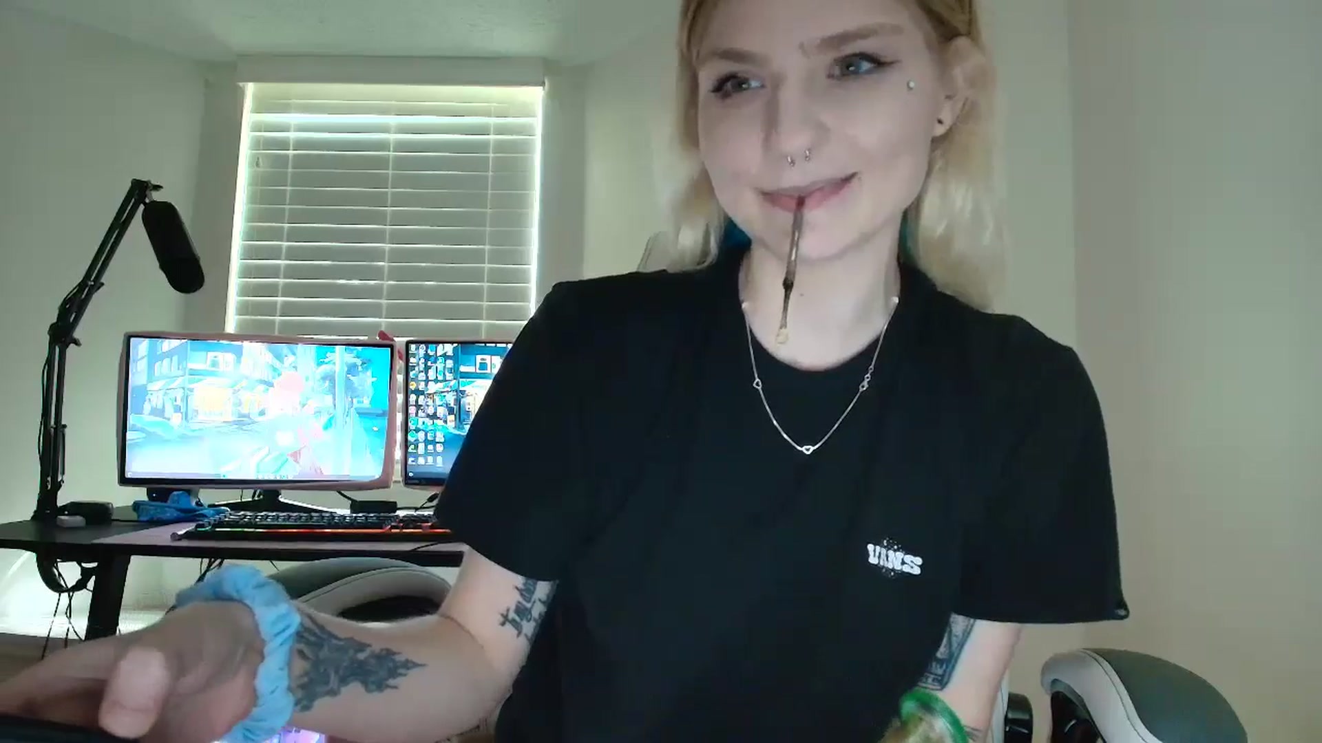 Gallery image thumbnail from DuckChan0's myfreecams stream on, 07/18/2025, 15:15 image 6 of 20