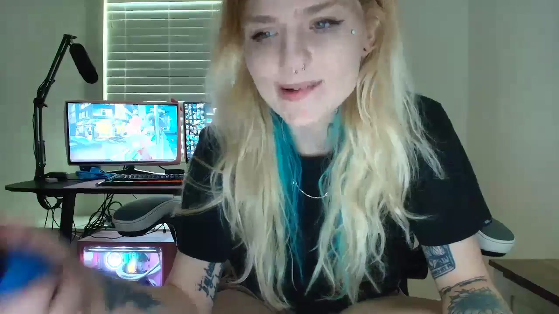 Gallery image thumbnail from DuckChan0's myfreecams stream on, 07/18/2025, 15:15 image 17 of 20