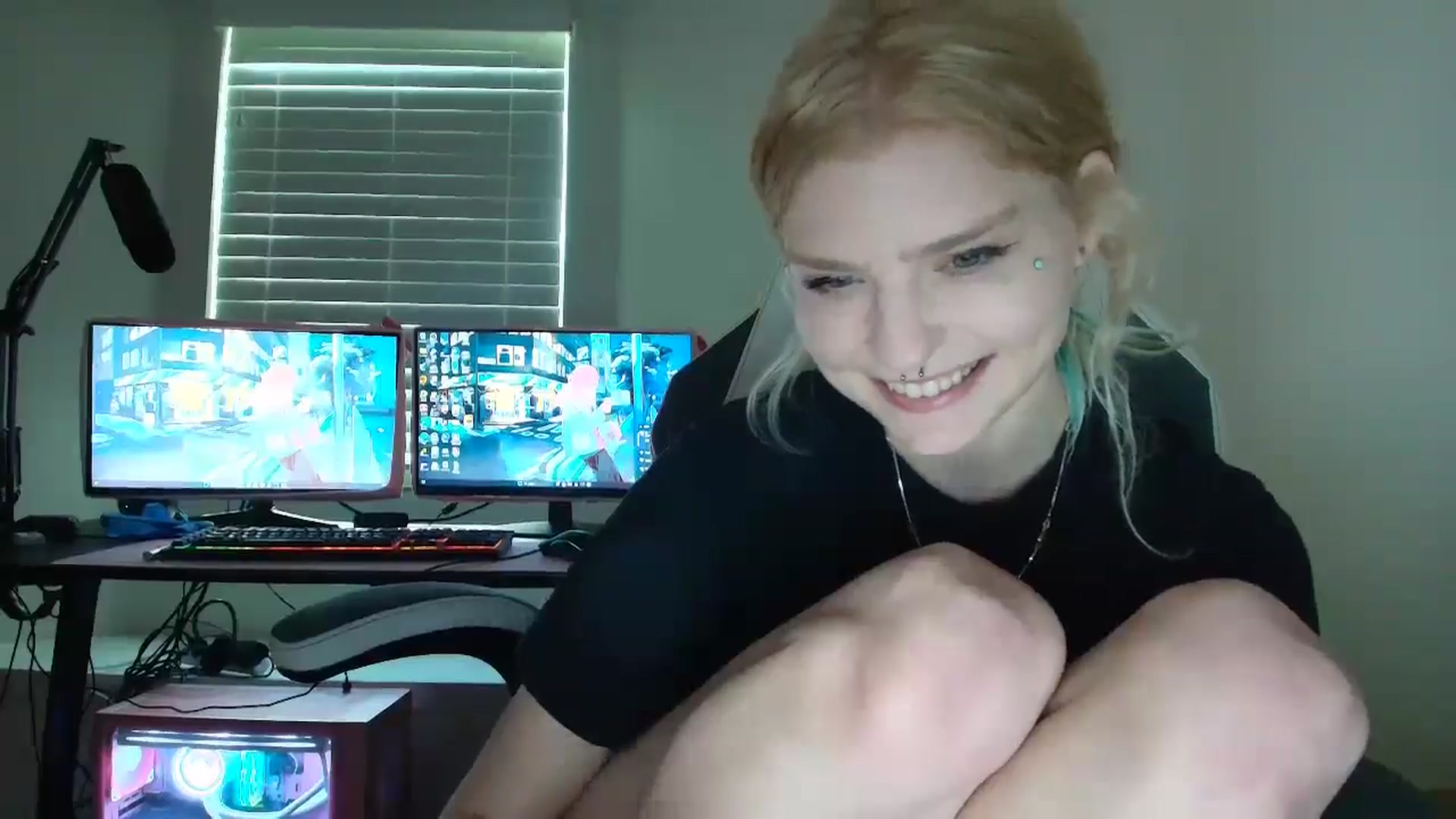 Gallery image thumbnail from DuckChan0's myfreecams stream on, 07/18/2025, 15:15 image 8 of 20