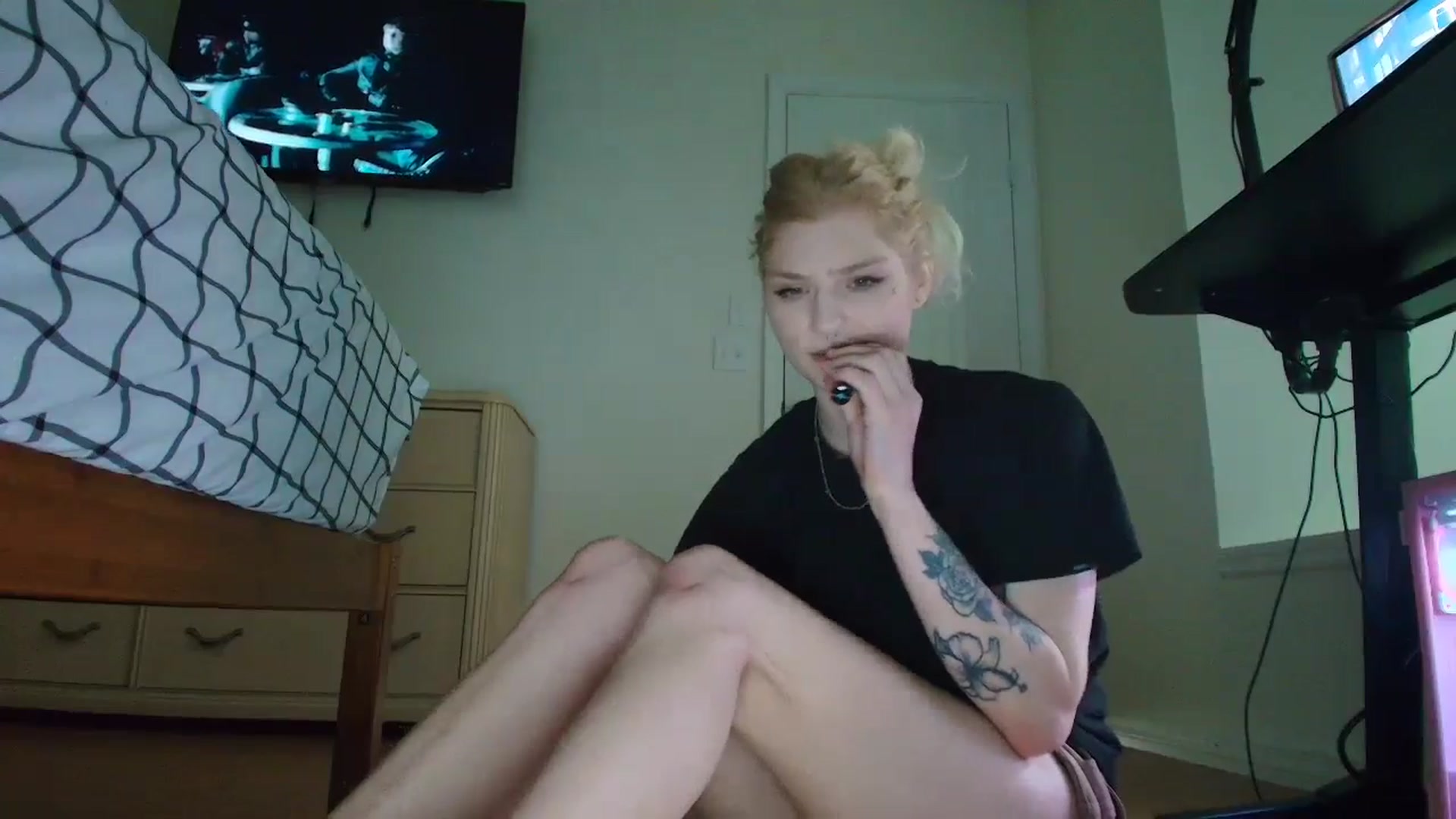 Gallery image thumbnail from DuckChan0's myfreecams stream on, 07/18/2025, 15:15 image 4 of 20