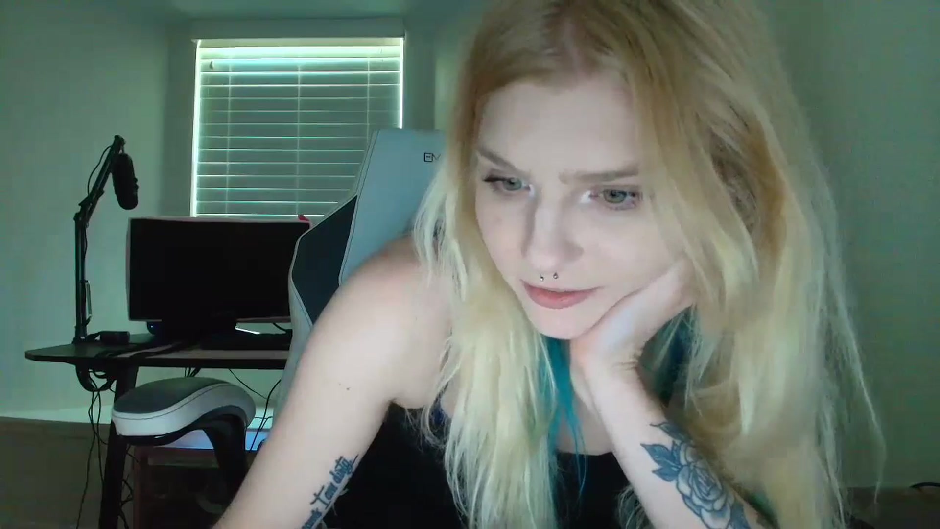Gallery image thumbnail from DuckChan0's myfreecams stream on, 07/20/2025, 19:49 image 2 of 20
