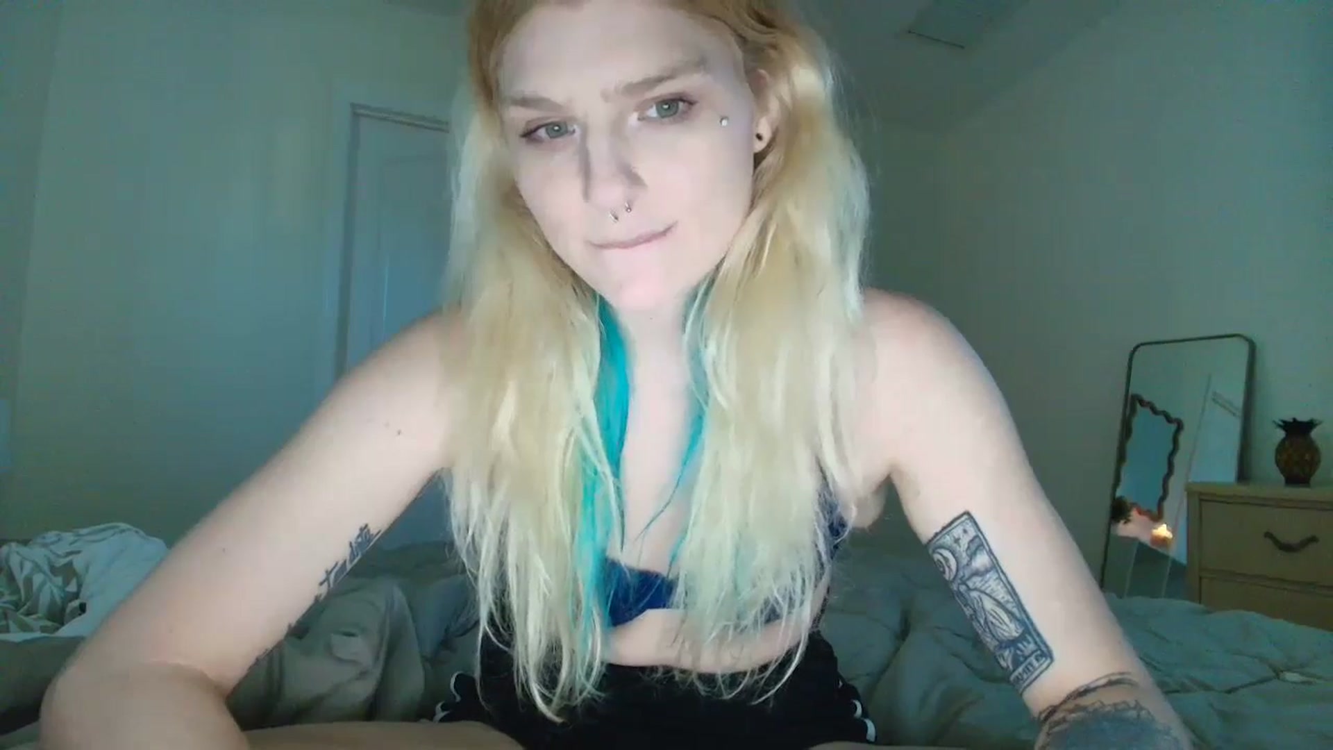 Gallery image thumbnail from DuckChan0's myfreecams stream on, 07/20/2025, 19:49 image 10 of 20