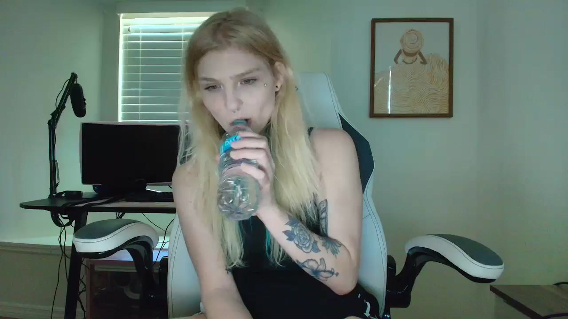 Gallery image thumbnail from DuckChan0's myfreecams stream on, 07/20/2025, 19:49 image 1 of 20