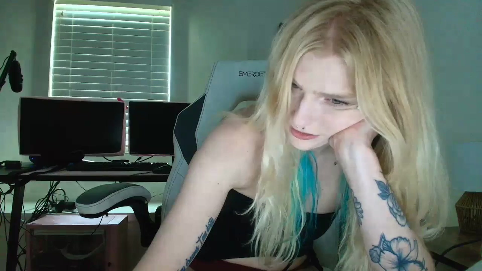 Gallery image thumbnail from DuckChan0's myfreecams stream on, 07/20/2025, 21:18 image 14 of 20