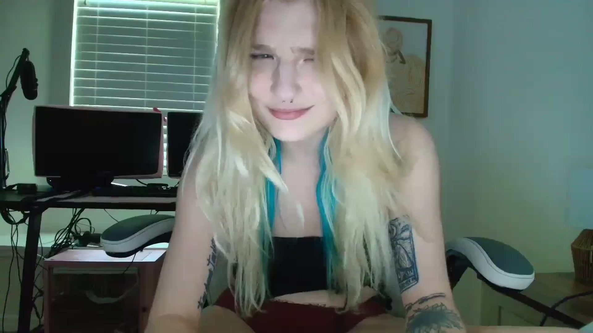 Gallery image thumbnail from DuckChan0's myfreecams stream on, 07/20/2025, 21:18 image 13 of 20