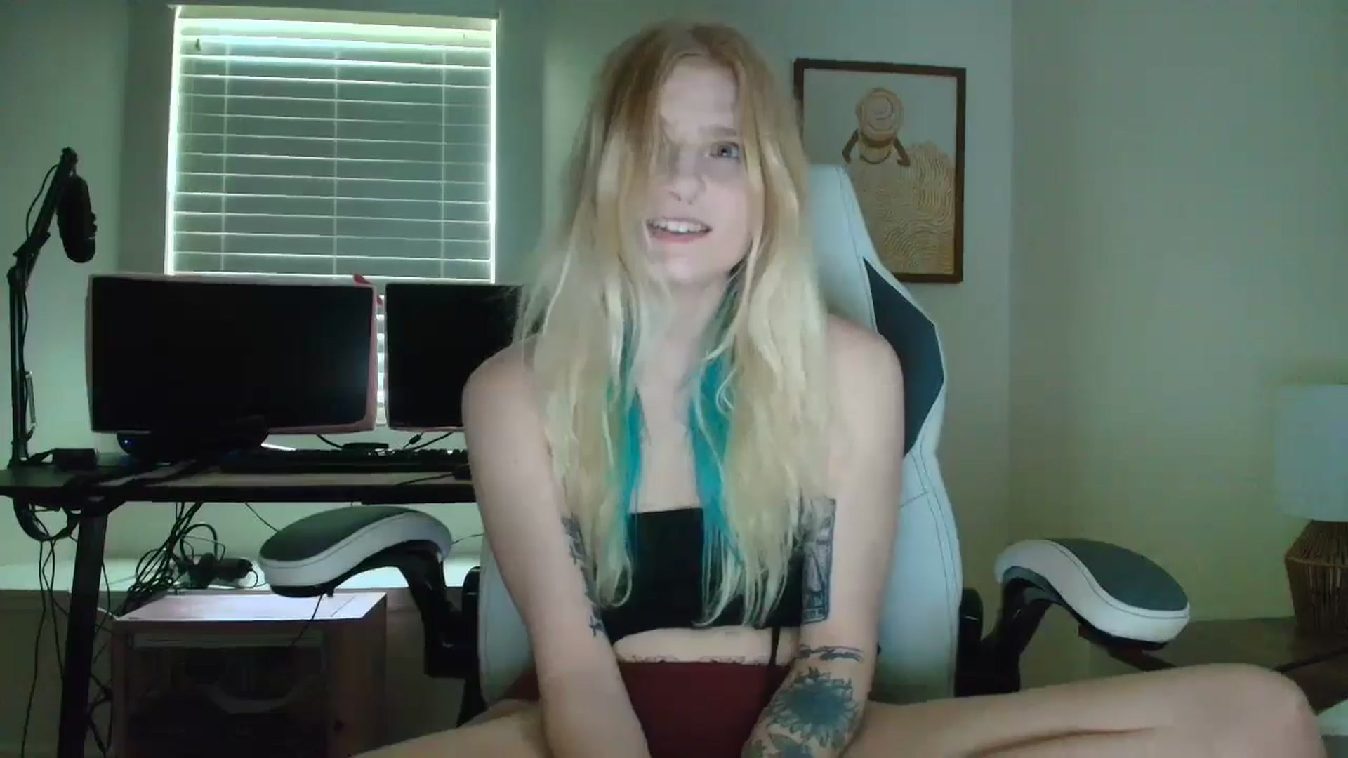 Gallery image thumbnail from DuckChan0's myfreecams stream on, 07/20/2025, 21:18 image 16 of 20
