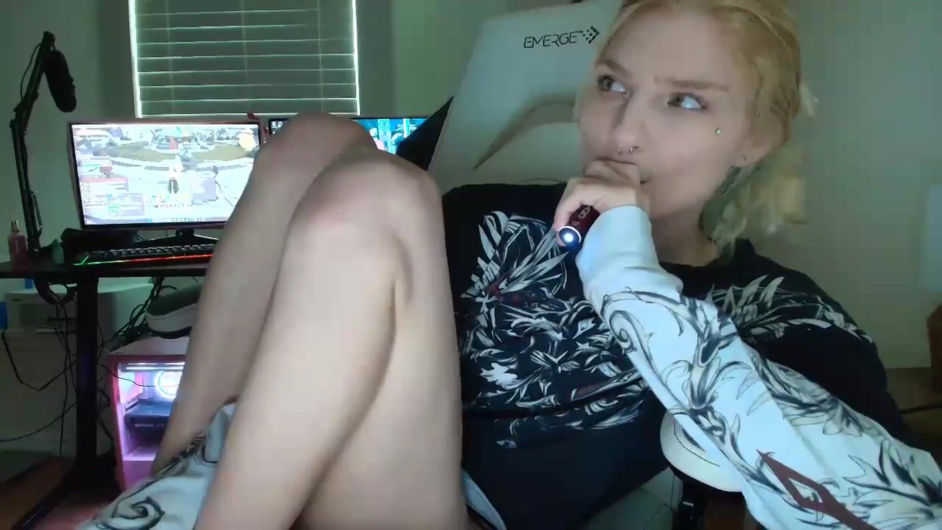 Gallery image thumbnail from DuckChan0's myfreecams stream on, 07/21/2025, 21:44 image 18 of 20