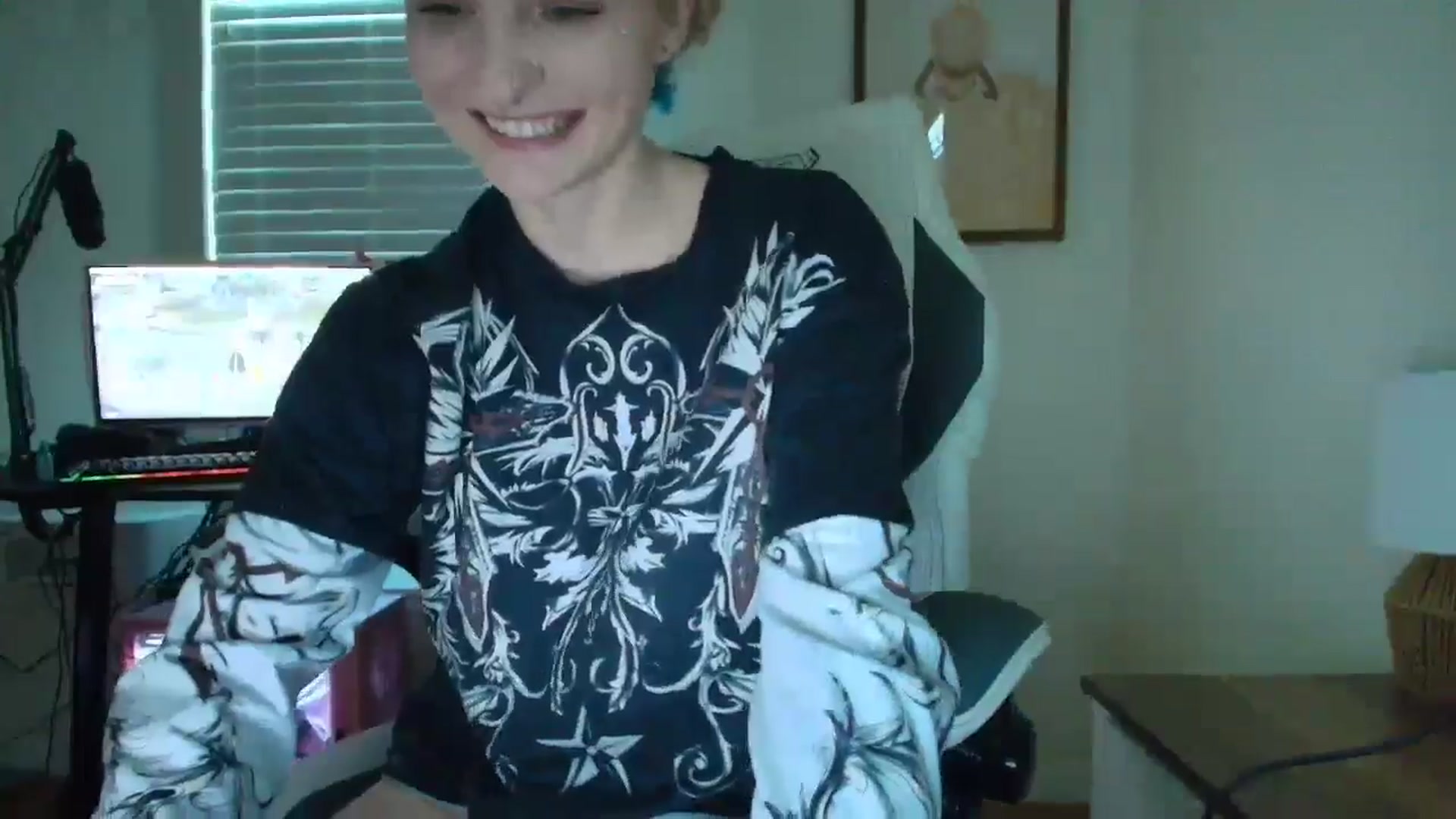 Gallery image thumbnail from DuckChan0's myfreecams stream on, 07/21/2025, 21:44 image 7 of 20
