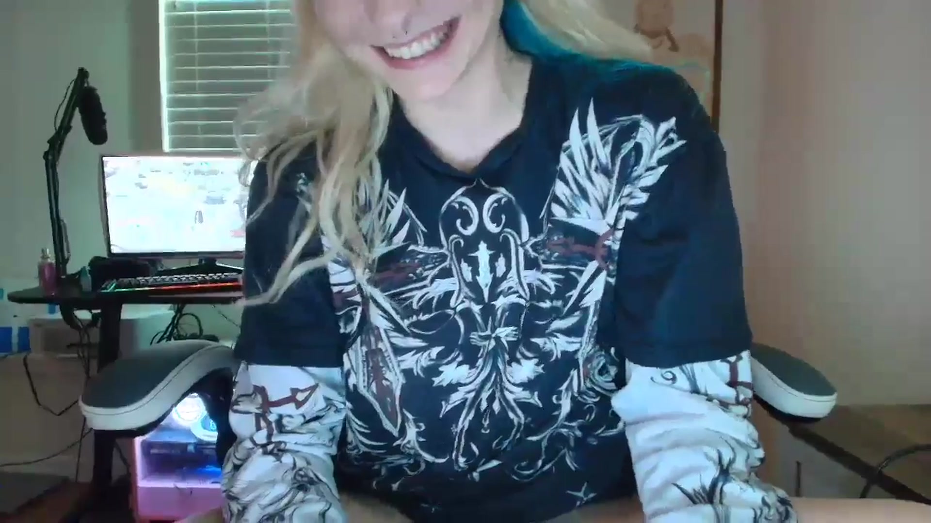 Gallery image thumbnail from DuckChan0's myfreecams stream on, 07/21/2025, 21:44 image 13 of 20