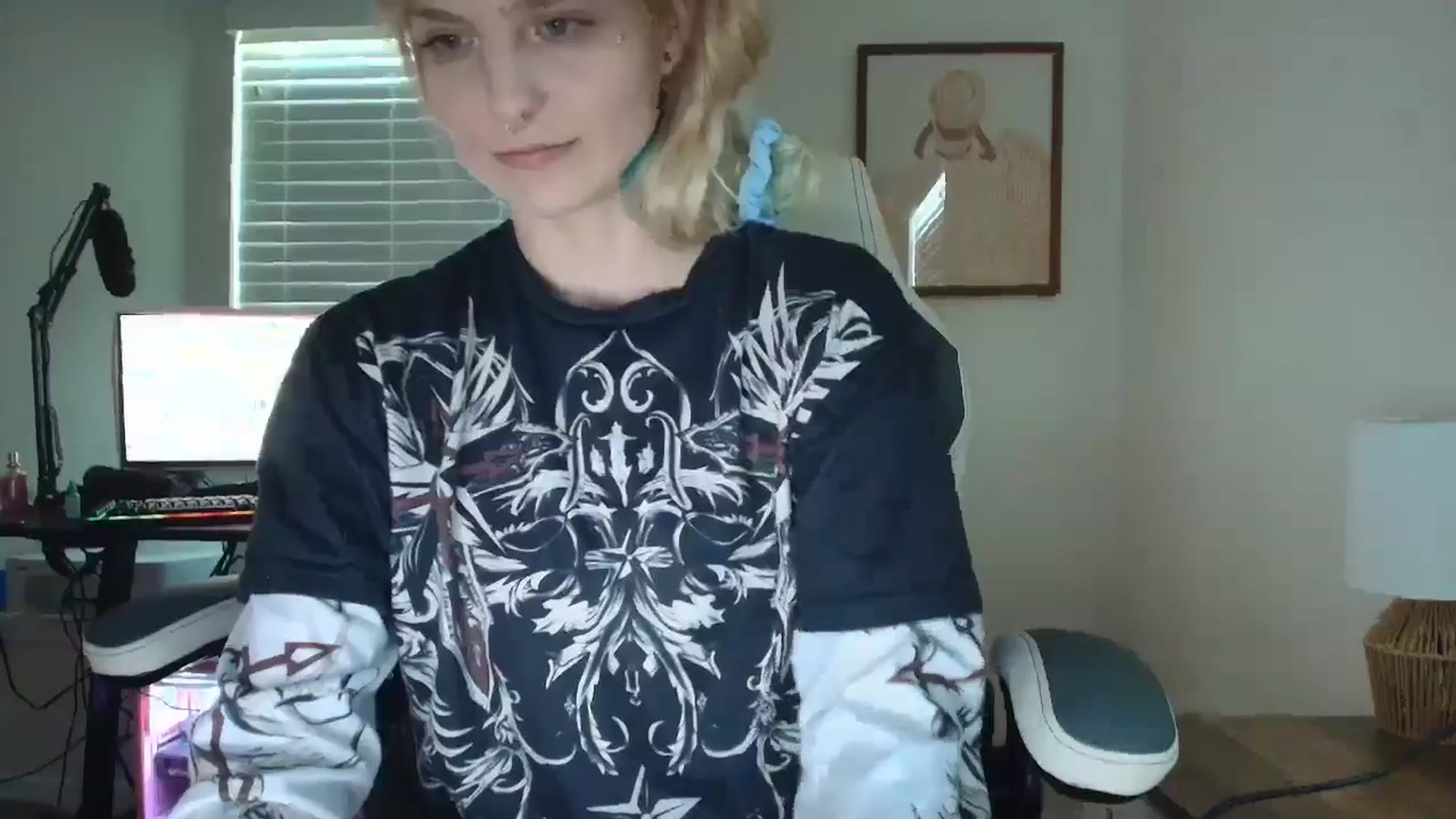 Gallery image thumbnail from DuckChan0's myfreecams stream on, 07/21/2025, 21:44 image 8 of 20