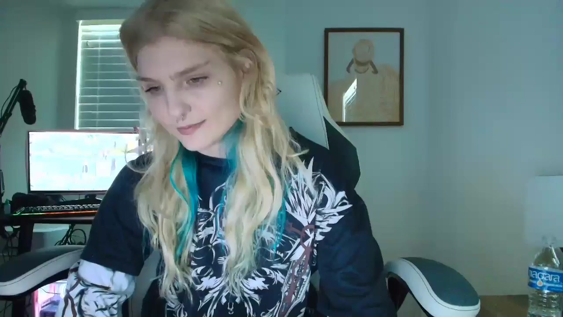 Gallery image thumbnail from DuckChan0's myfreecams stream on, 07/21/2025, 21:44 image 9 of 20