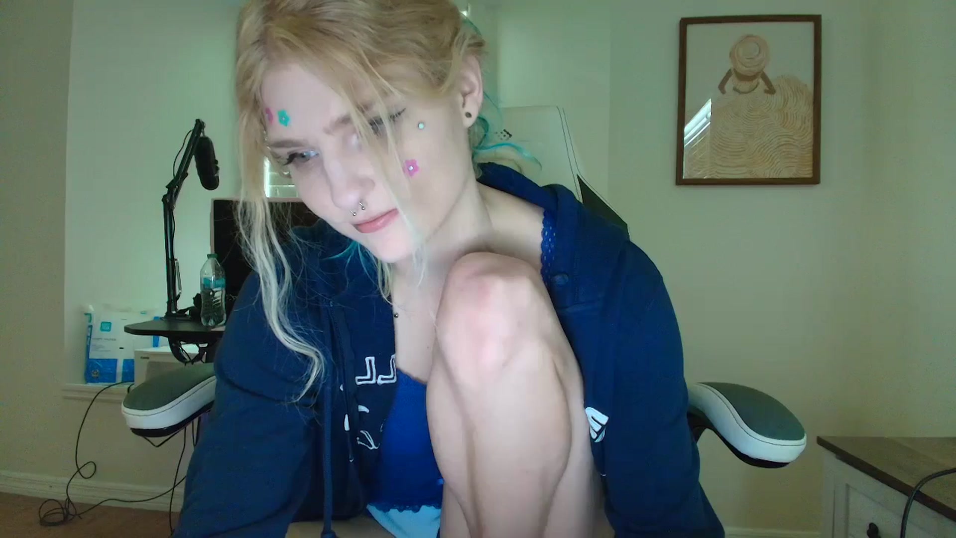 Gallery image thumbnail from DuckChan0's myfreecams stream on, 07/22/2025, 20:11 image 3 of 20
