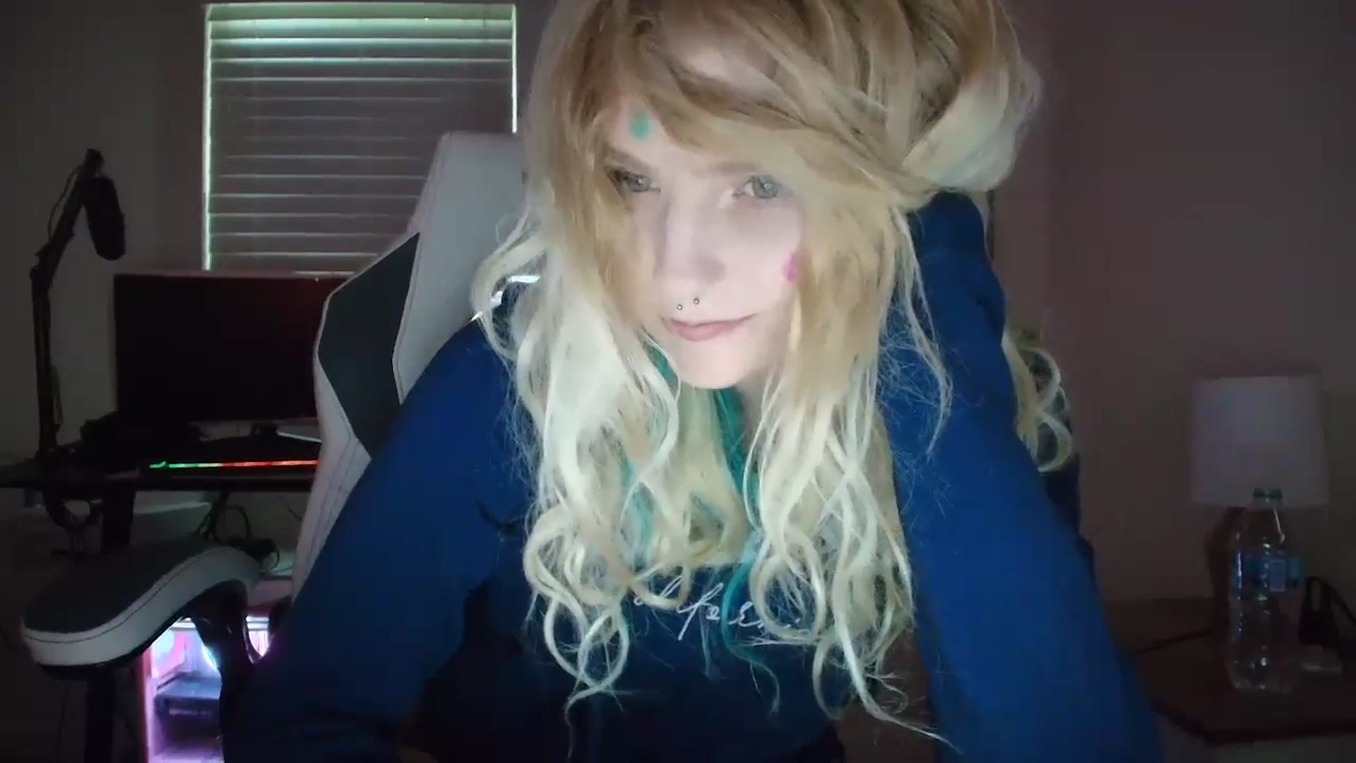 Gallery image thumbnail from DuckChan0's myfreecams stream on, 07/22/2025, 20:11 image 17 of 20