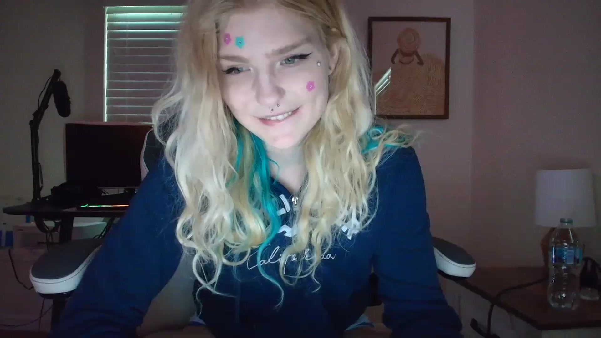 Gallery image thumbnail from DuckChan0's myfreecams stream on, 07/22/2025, 20:11 image 18 of 20
