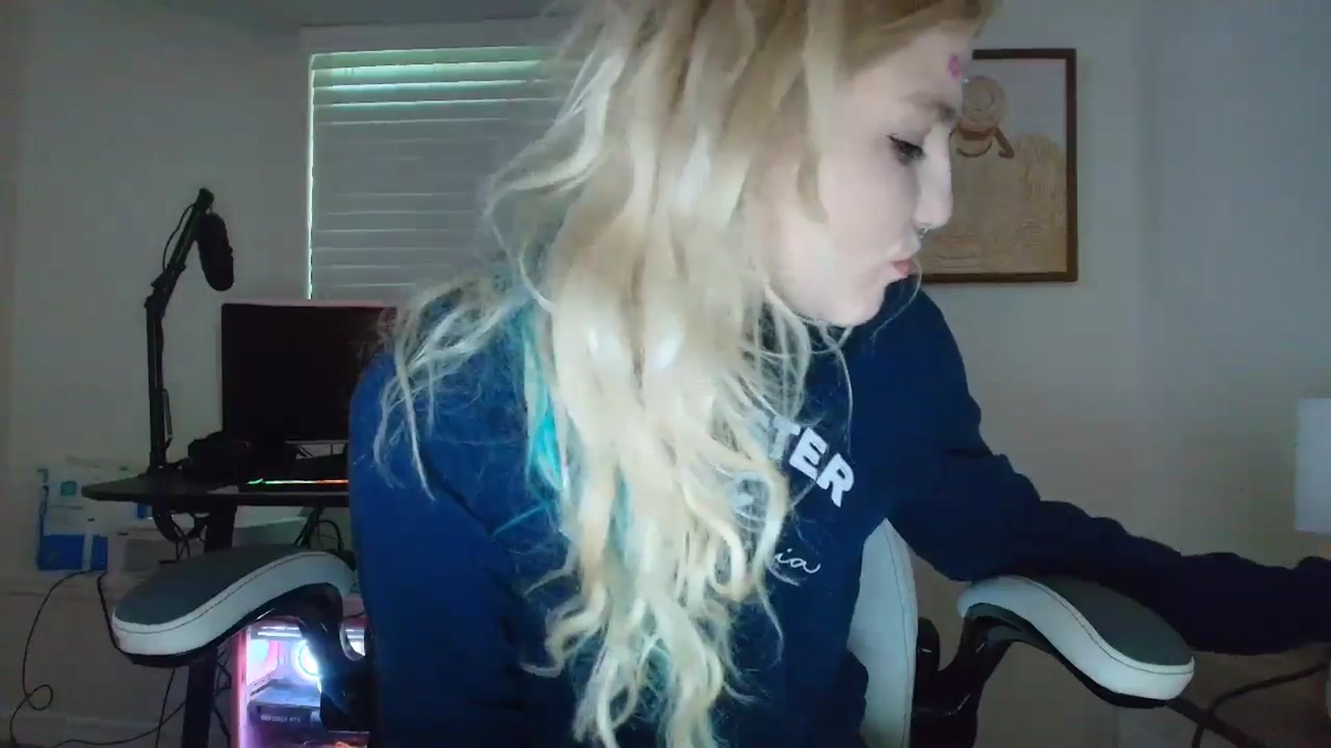 Gallery image thumbnail from DuckChan0's myfreecams stream on, 07/22/2025, 20:11 image 13 of 20