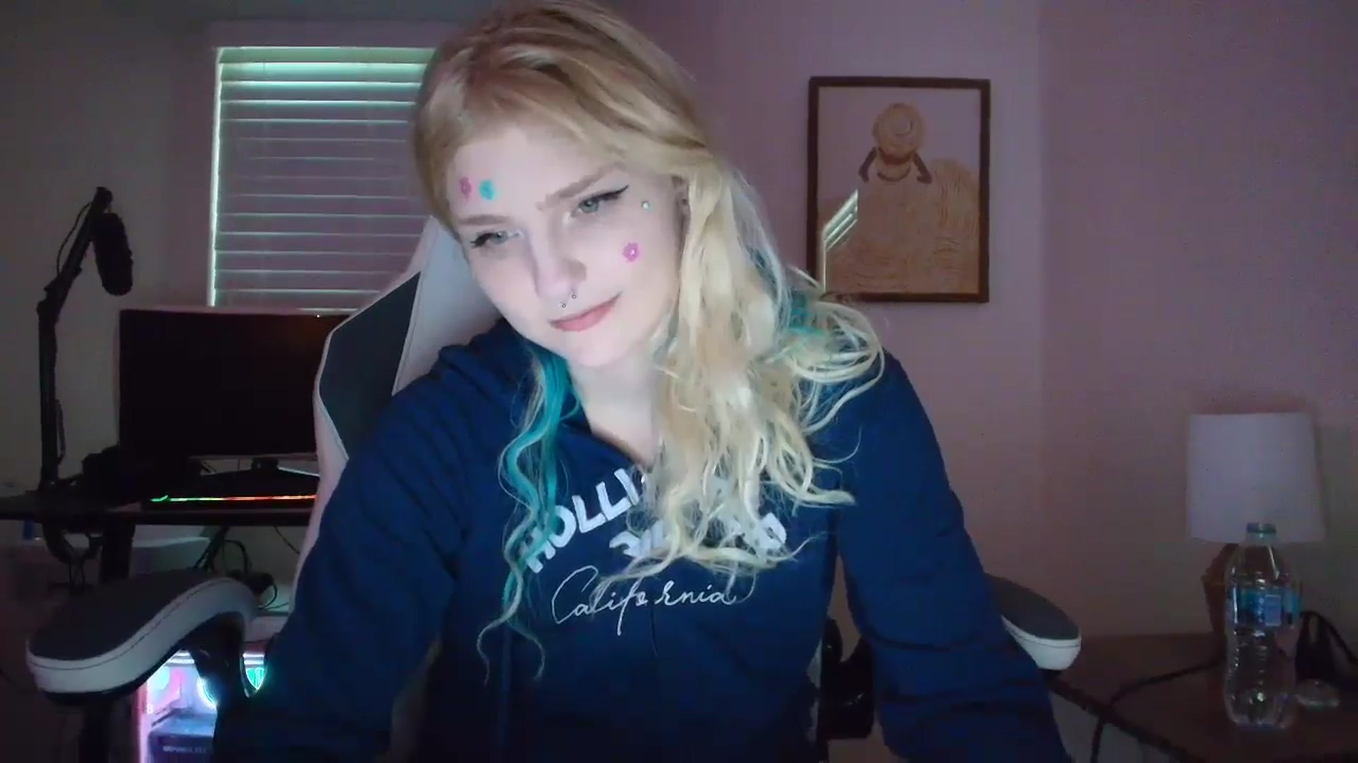 Gallery image thumbnail from DuckChan0's myfreecams stream on, 07/22/2025, 20:11 image 16 of 20