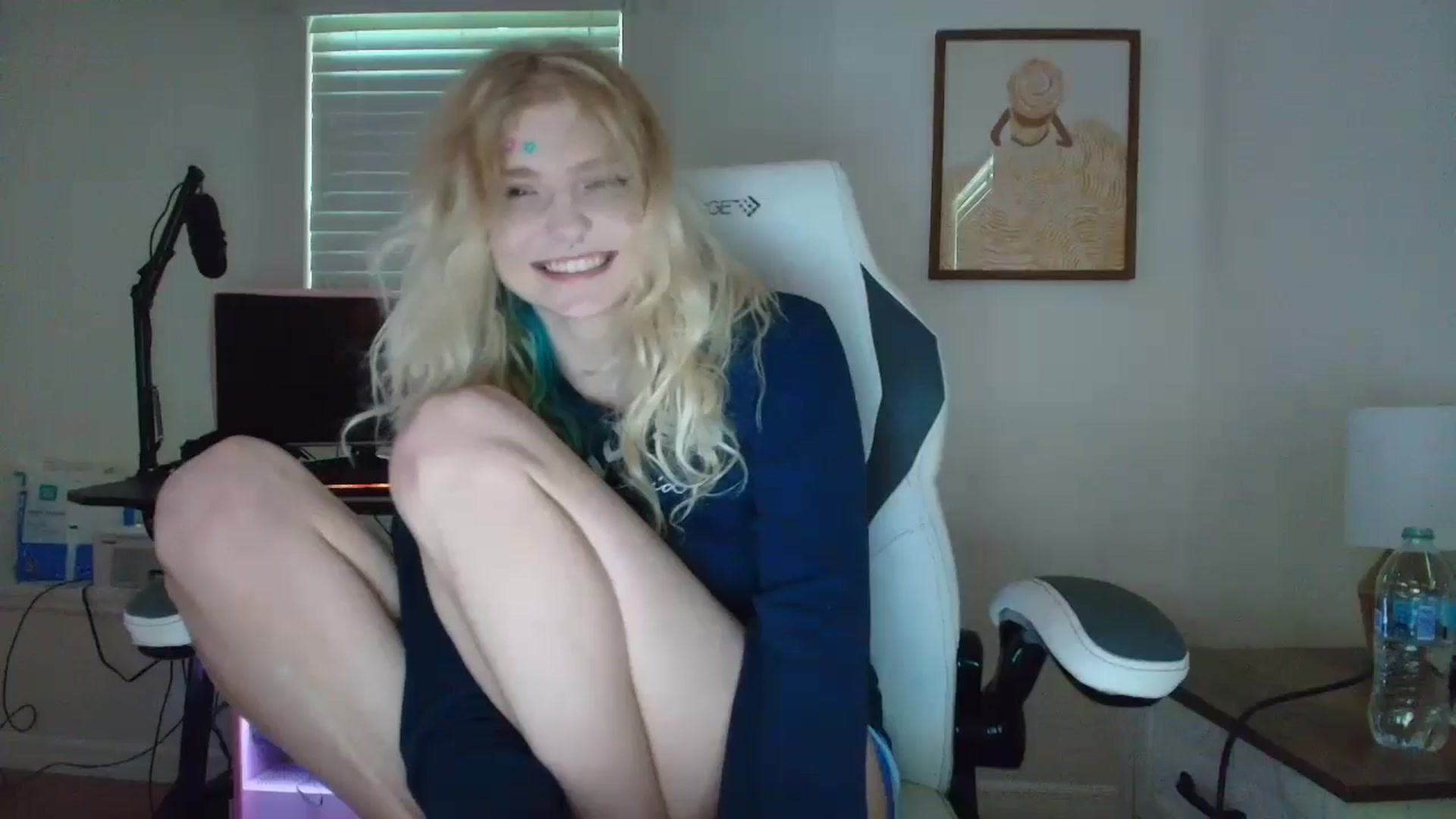 Gallery image thumbnail from DuckChan0's myfreecams stream on, 07/22/2025, 20:11 image 14 of 20