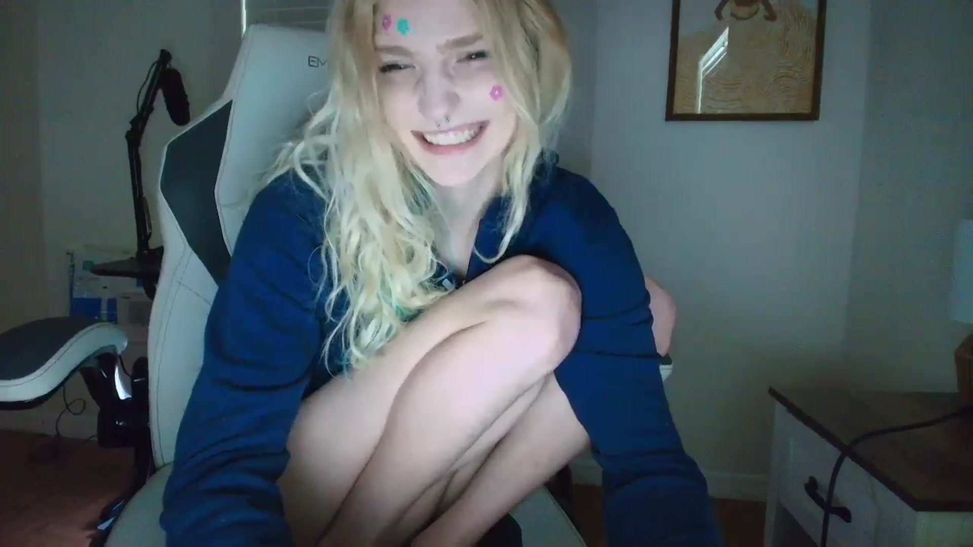 Gallery image thumbnail from DuckChan0's myfreecams stream on, 07/22/2025, 20:11 image 11 of 20