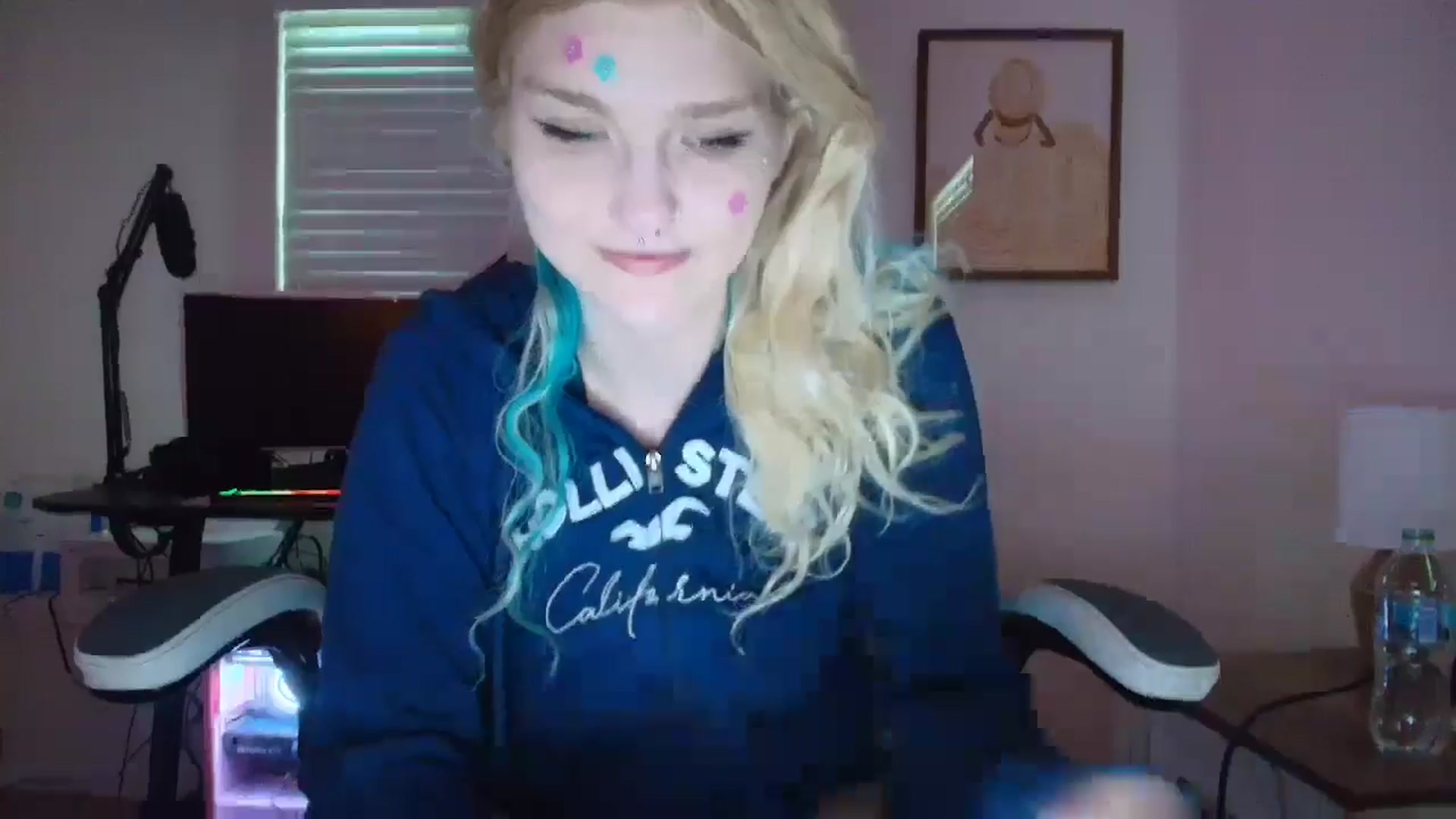 Gallery image thumbnail from DuckChan0's myfreecams stream on, 07/22/2025, 20:11 image 15 of 20