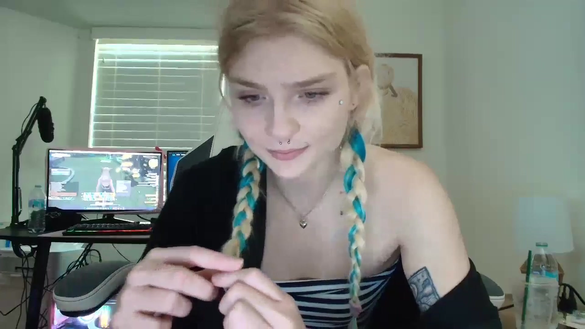 Gallery image thumbnail from DuckChan0's myfreecams stream on, 07/23/2025, 15:40 image 13 of 20
