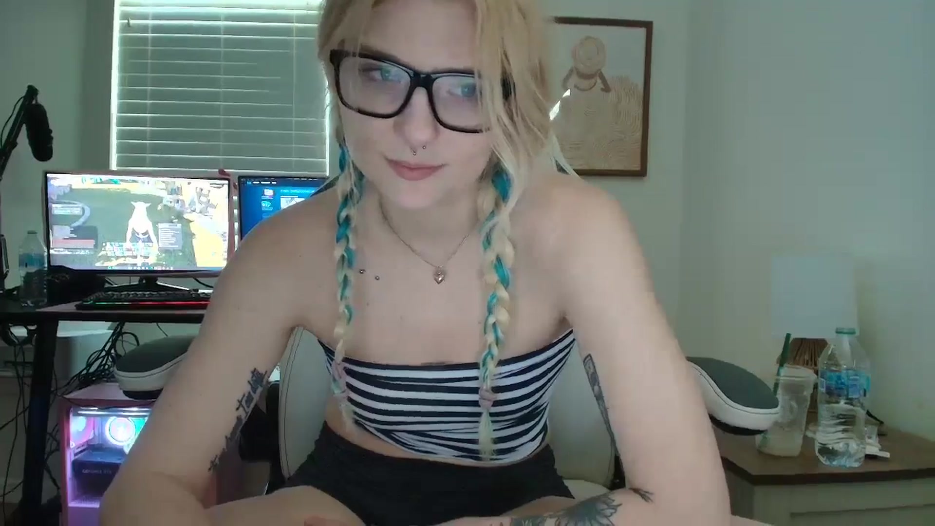 Gallery image thumbnail from DuckChan0's myfreecams stream on, 07/23/2025, 15:40 image 16 of 20