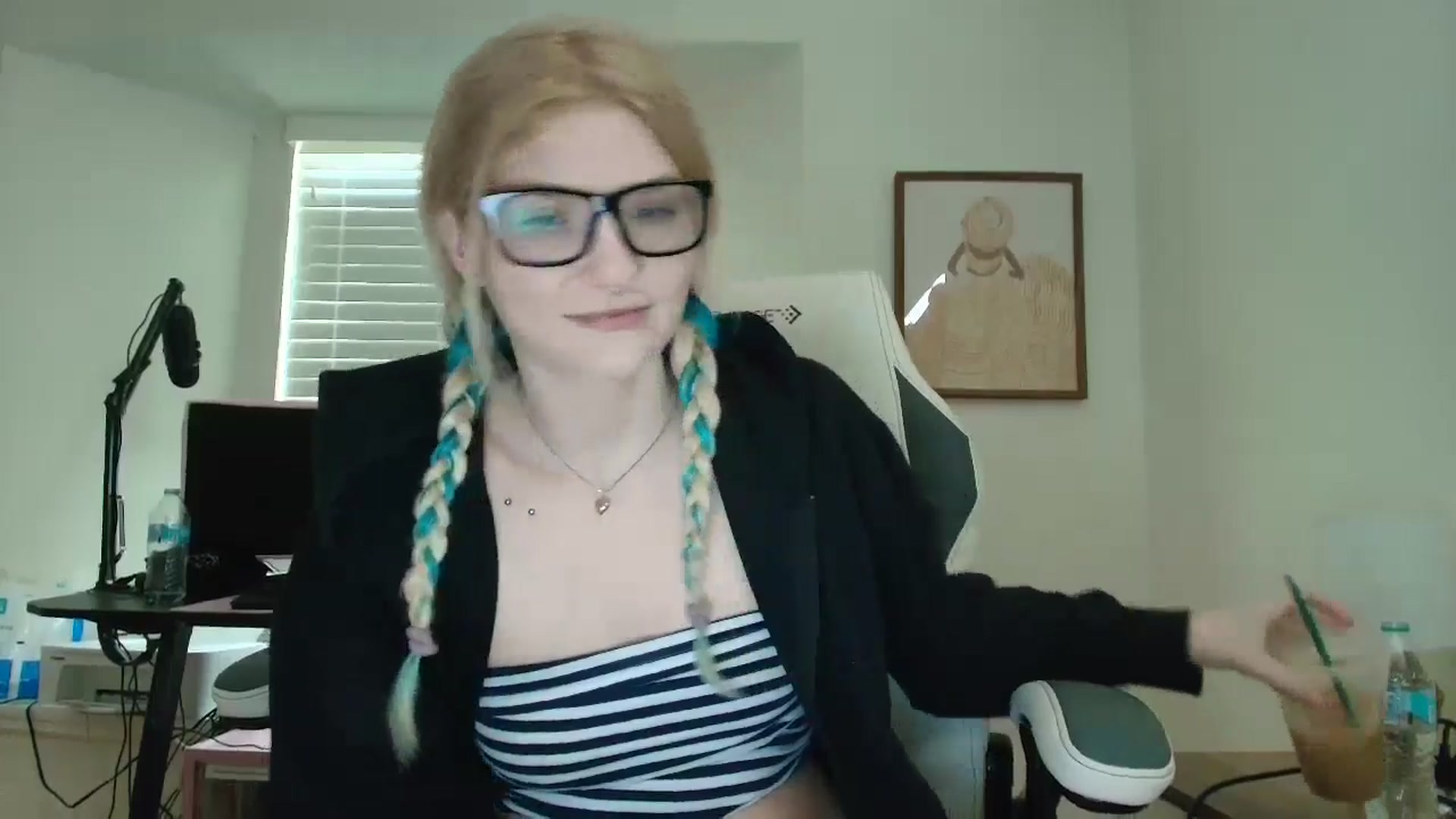 Gallery image thumbnail from DuckChan0's myfreecams stream on, 07/23/2025, 15:40 image 4 of 20