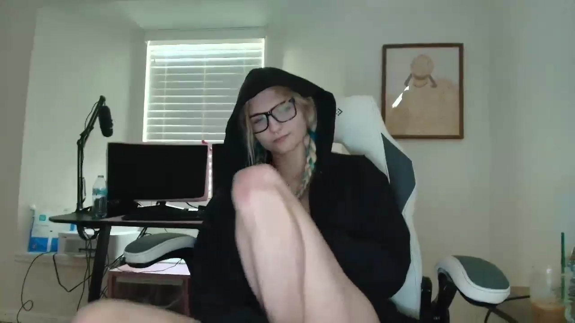 Gallery image thumbnail from DuckChan0's myfreecams stream on, 07/23/2025, 15:40 image 6 of 20