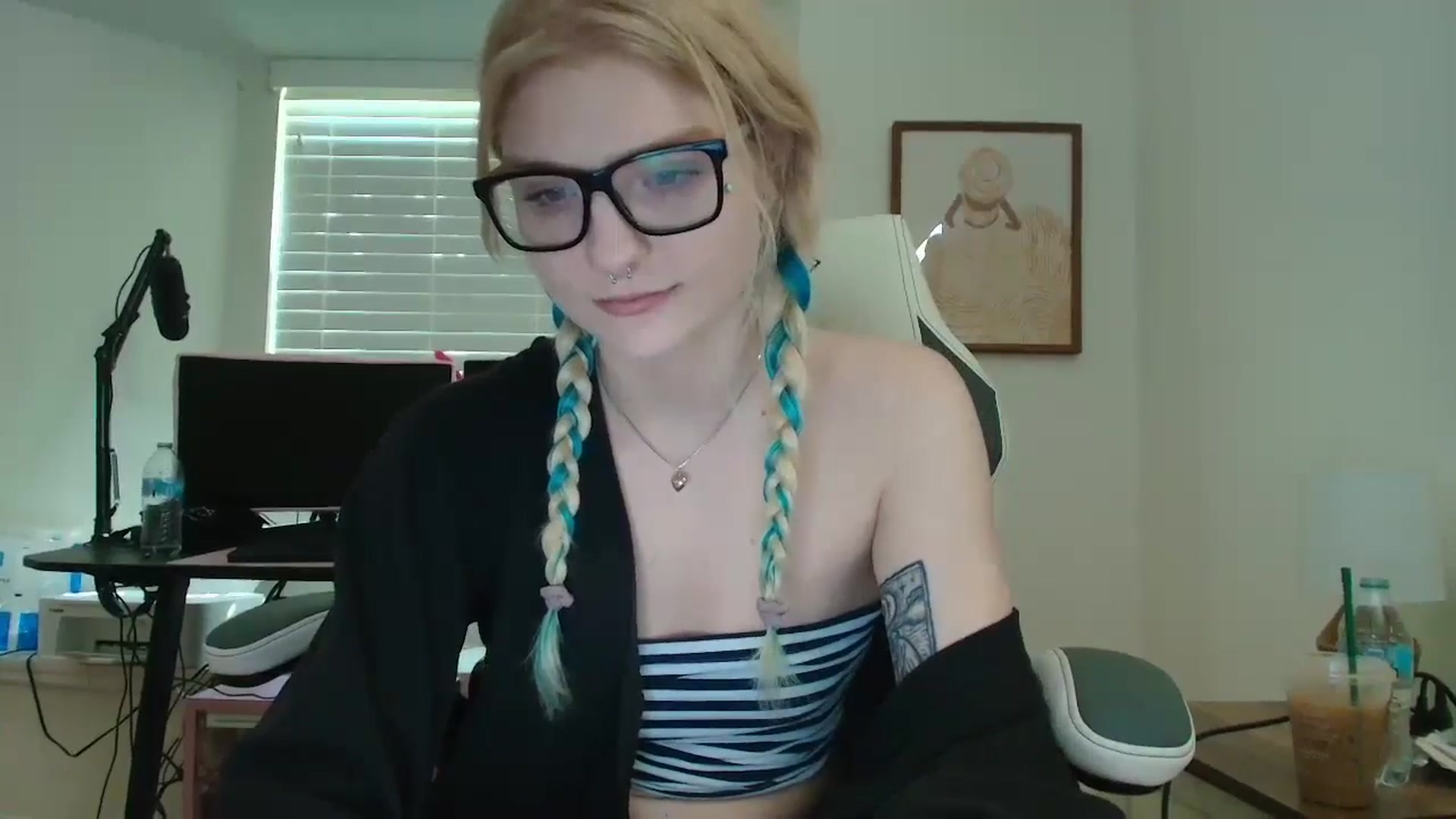 Gallery image thumbnail from DuckChan0's myfreecams stream on, 07/23/2025, 15:40 image 2 of 20