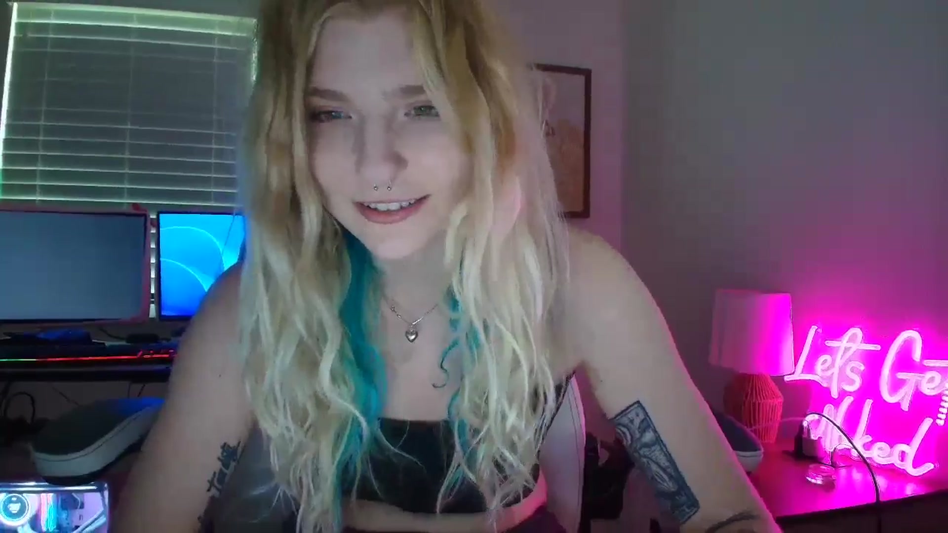 Gallery image thumbnail from DuckChan0's myfreecams stream on, 07/24/2025, 21:30 image 6 of 20