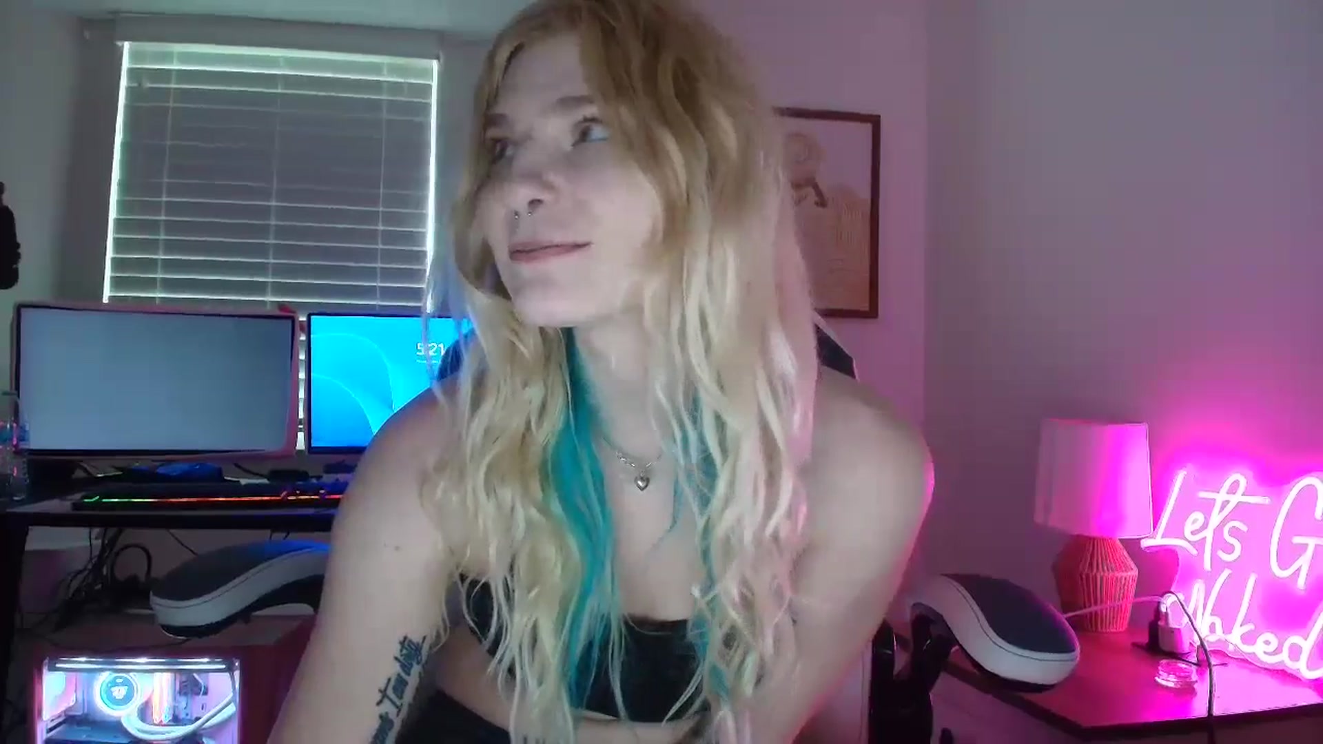 Gallery image thumbnail from DuckChan0's myfreecams stream on, 07/24/2025, 21:30 image 17 of 20